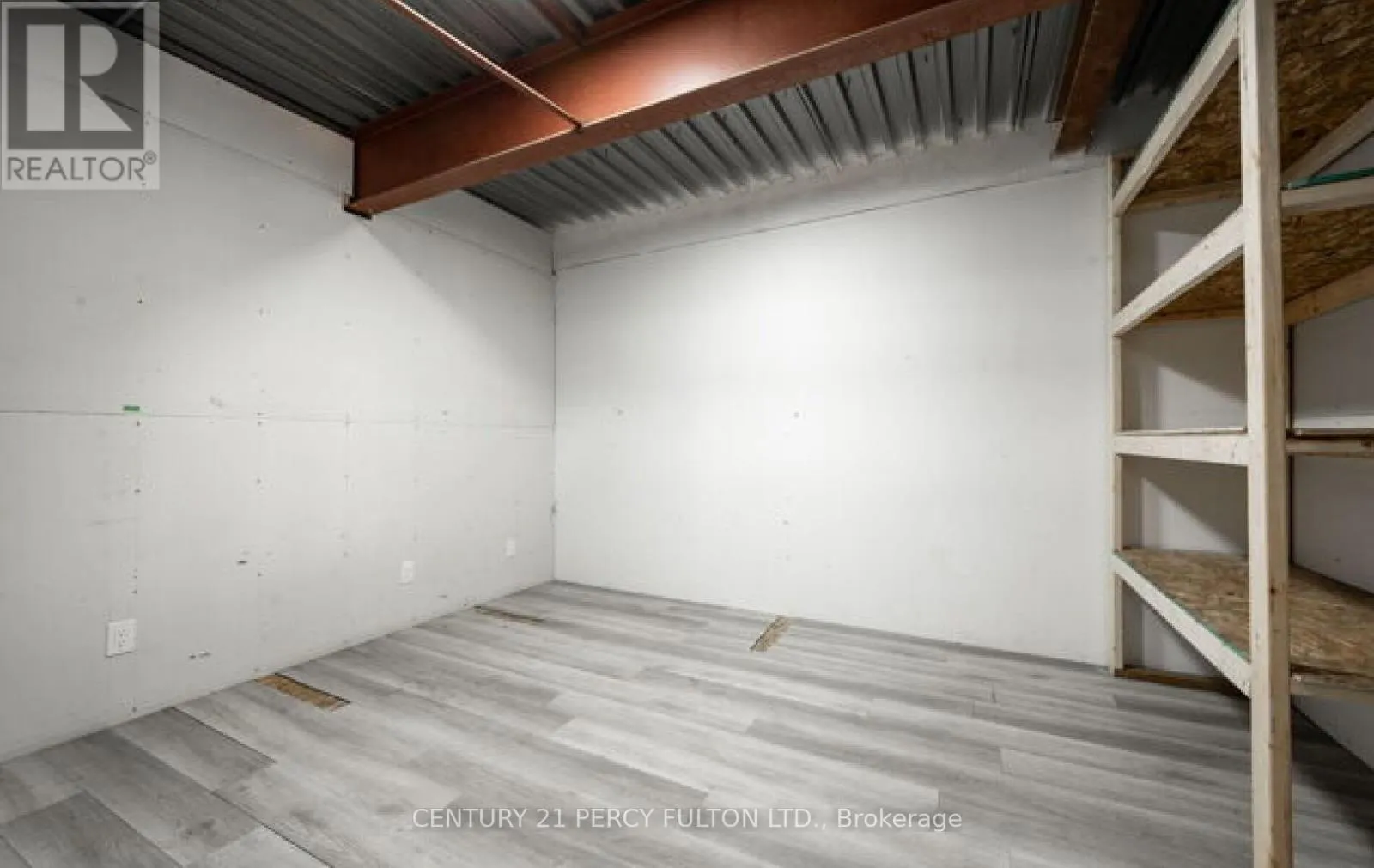22 - 755 QUEENSWAY E