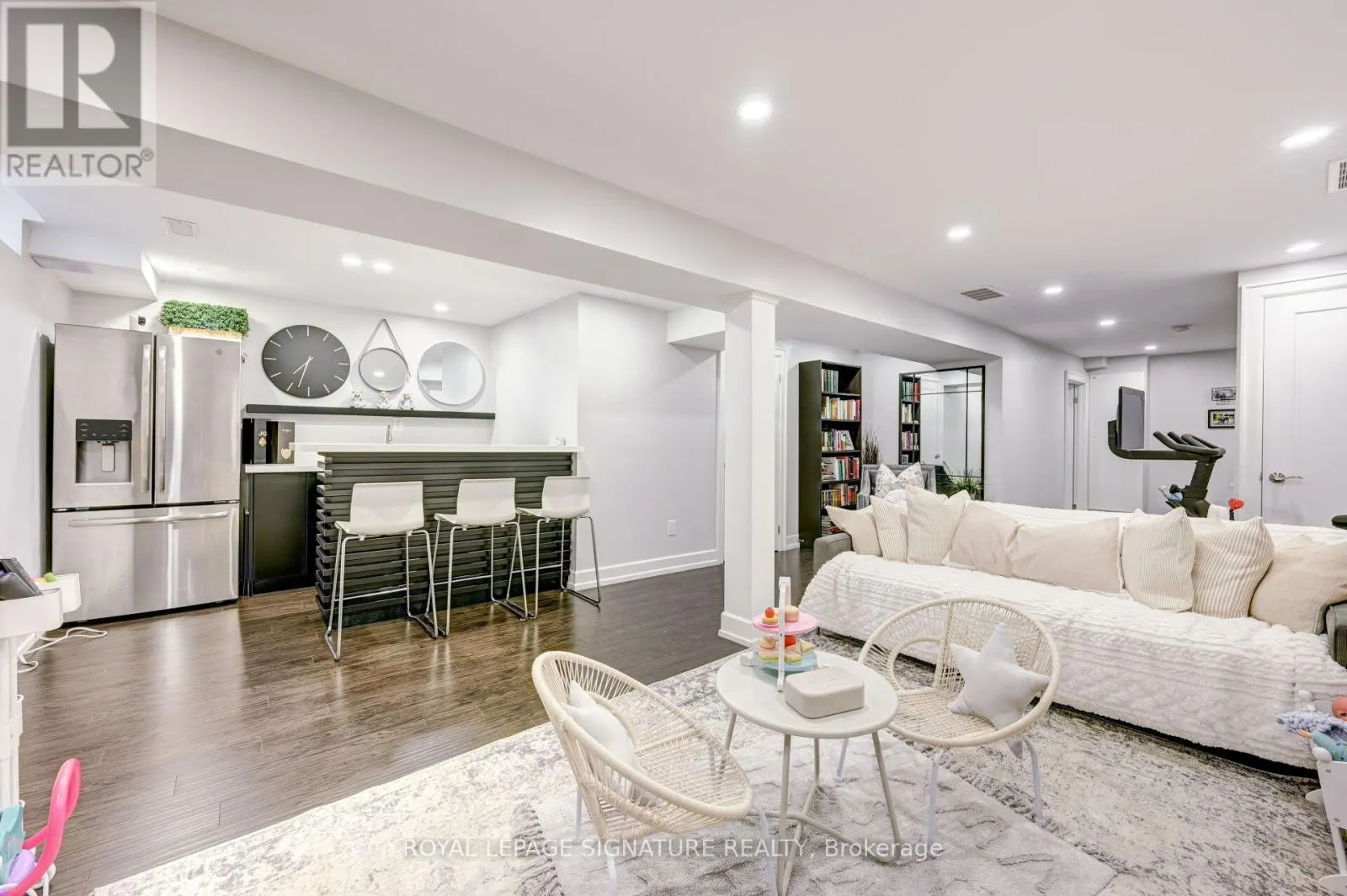 3035 SARACEN COURT