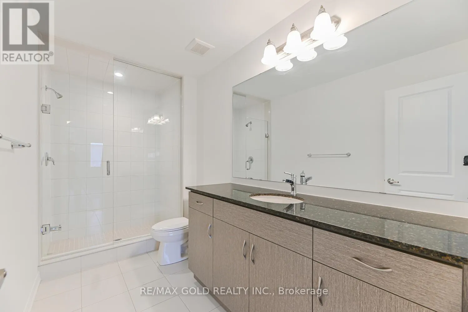 84 KEPPEL CIRCLE