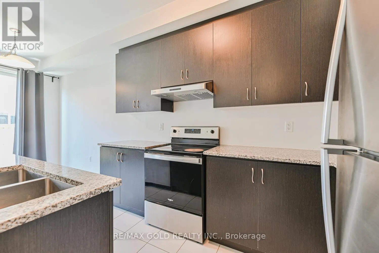 84 KEPPEL CIRCLE