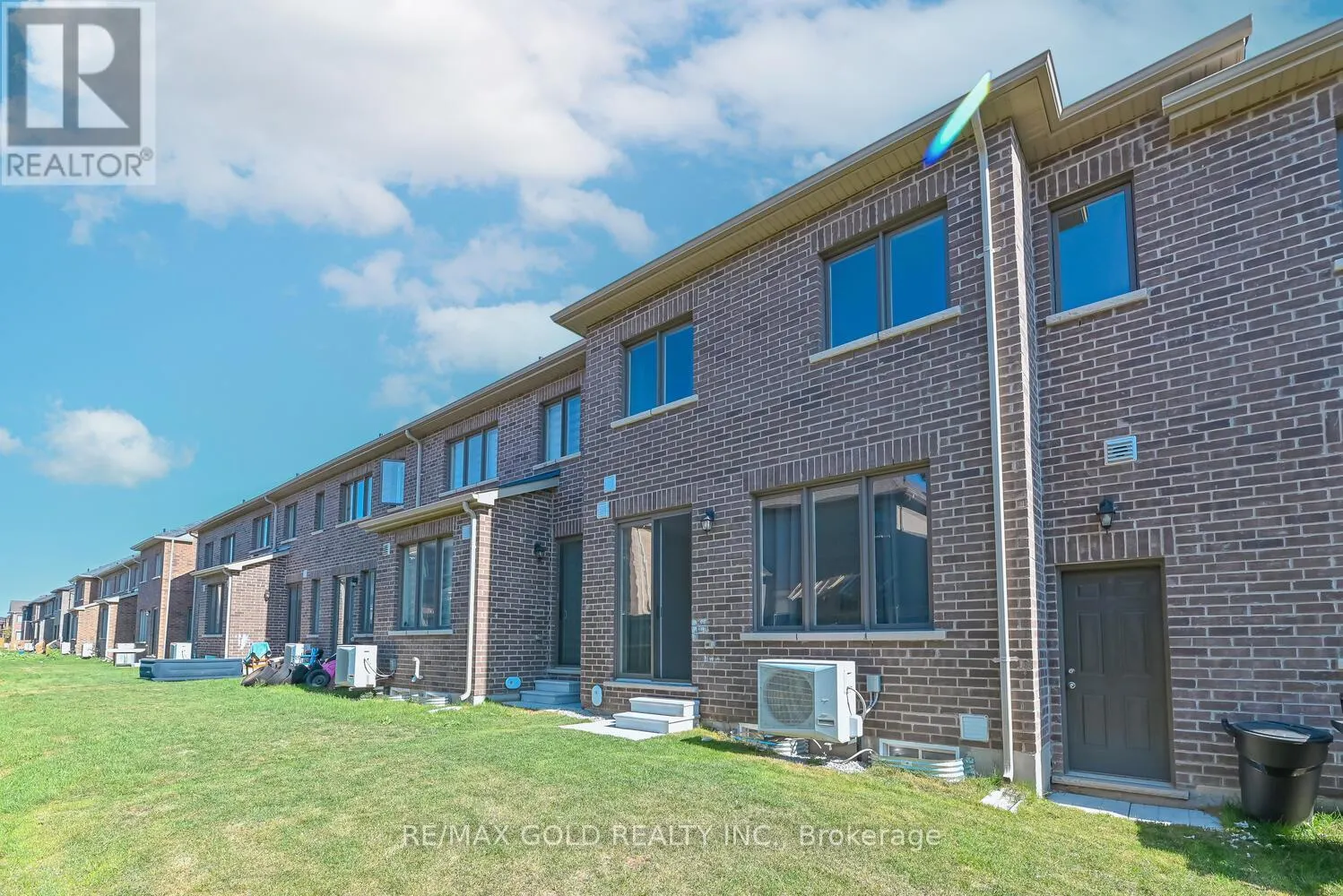 84 KEPPEL CIRCLE