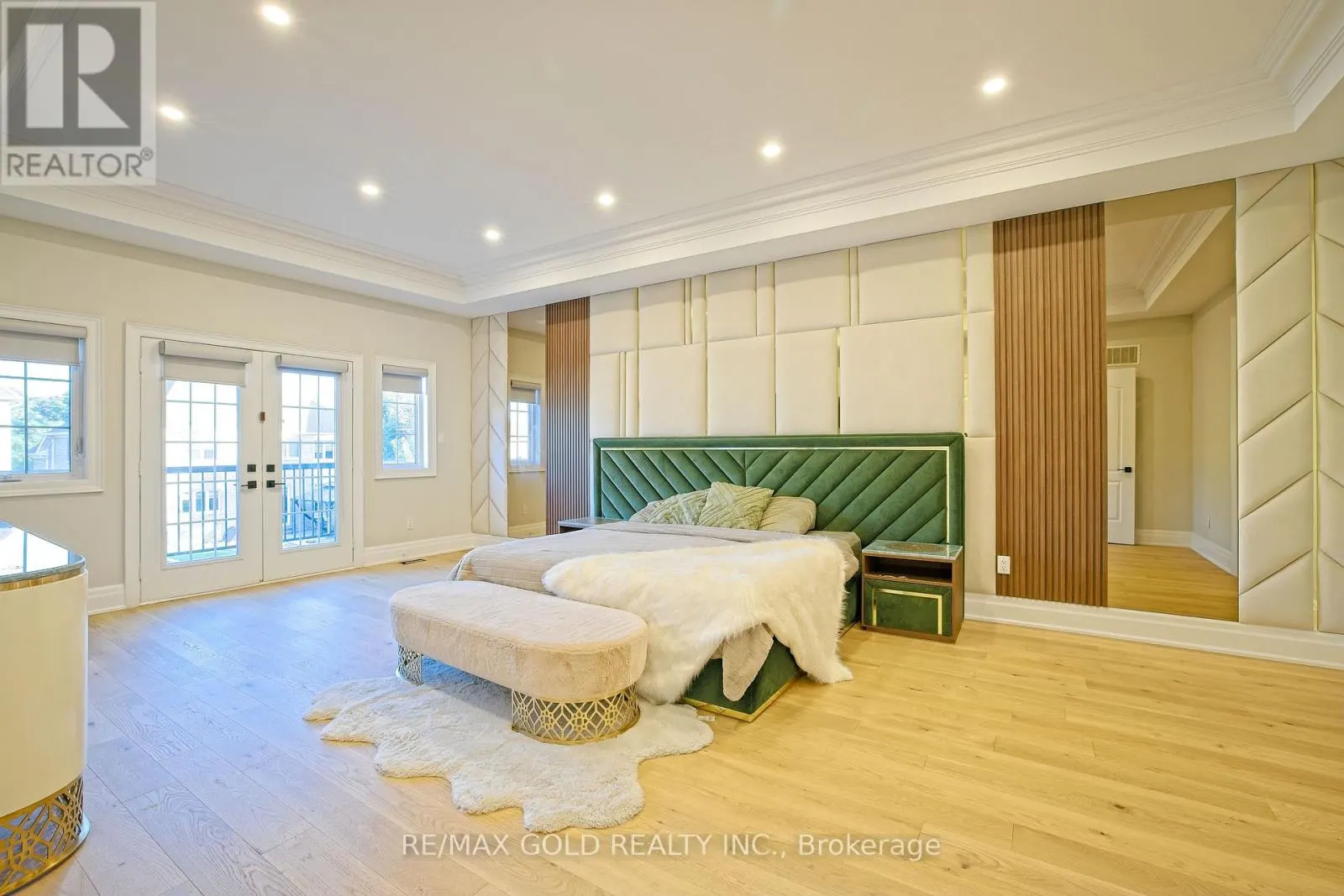 9 LAUDERHILL ROAD