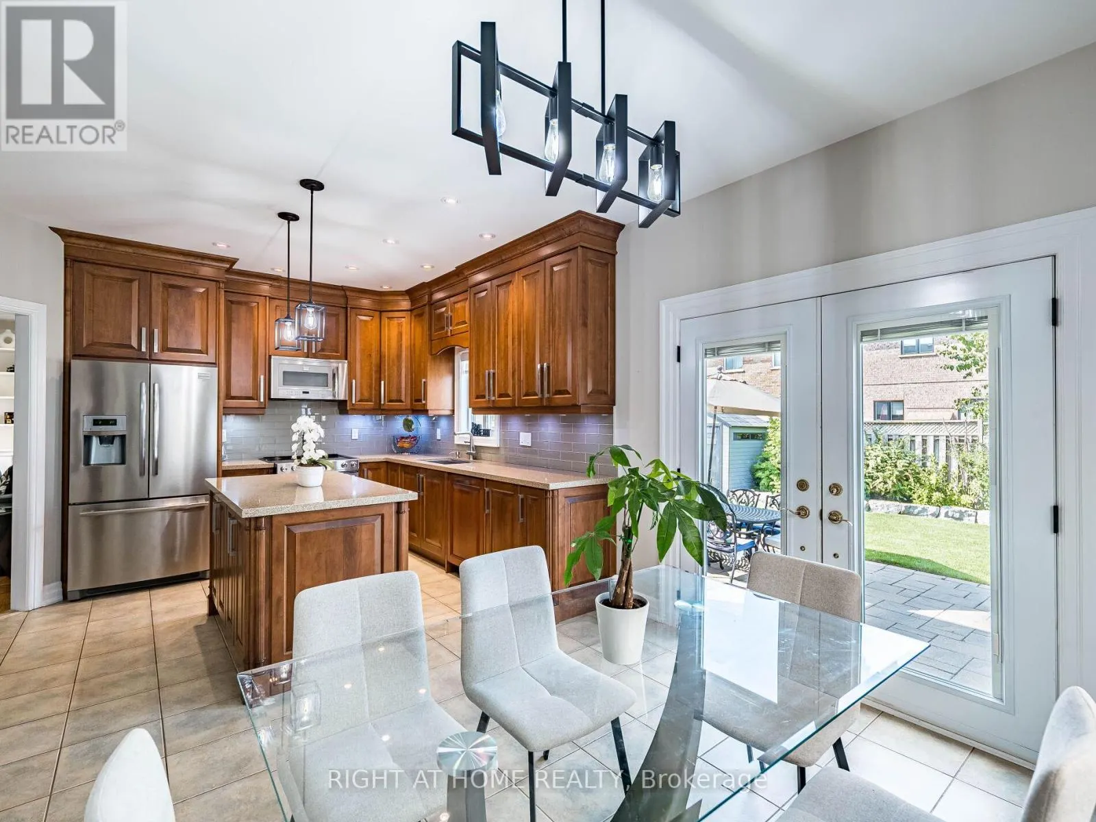 6 BERRYCREEK DRIVE