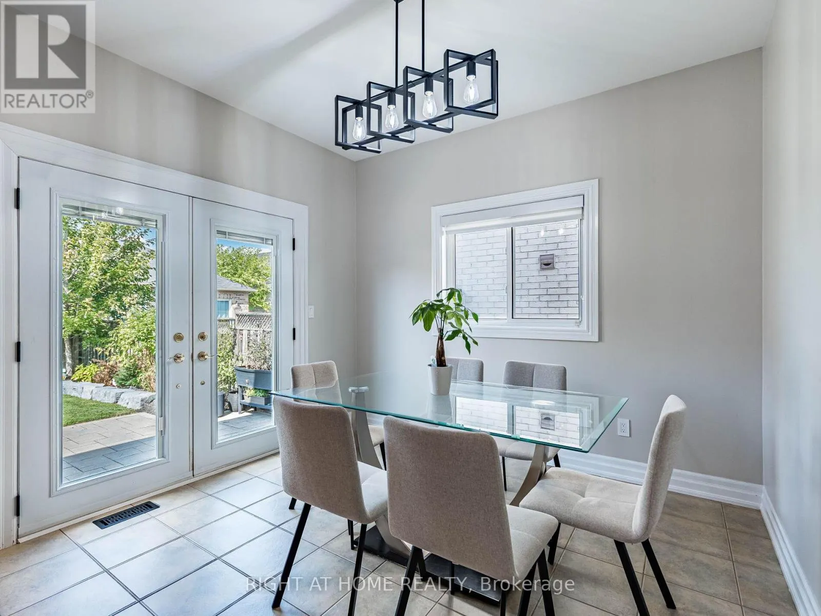 6 BERRYCREEK DRIVE