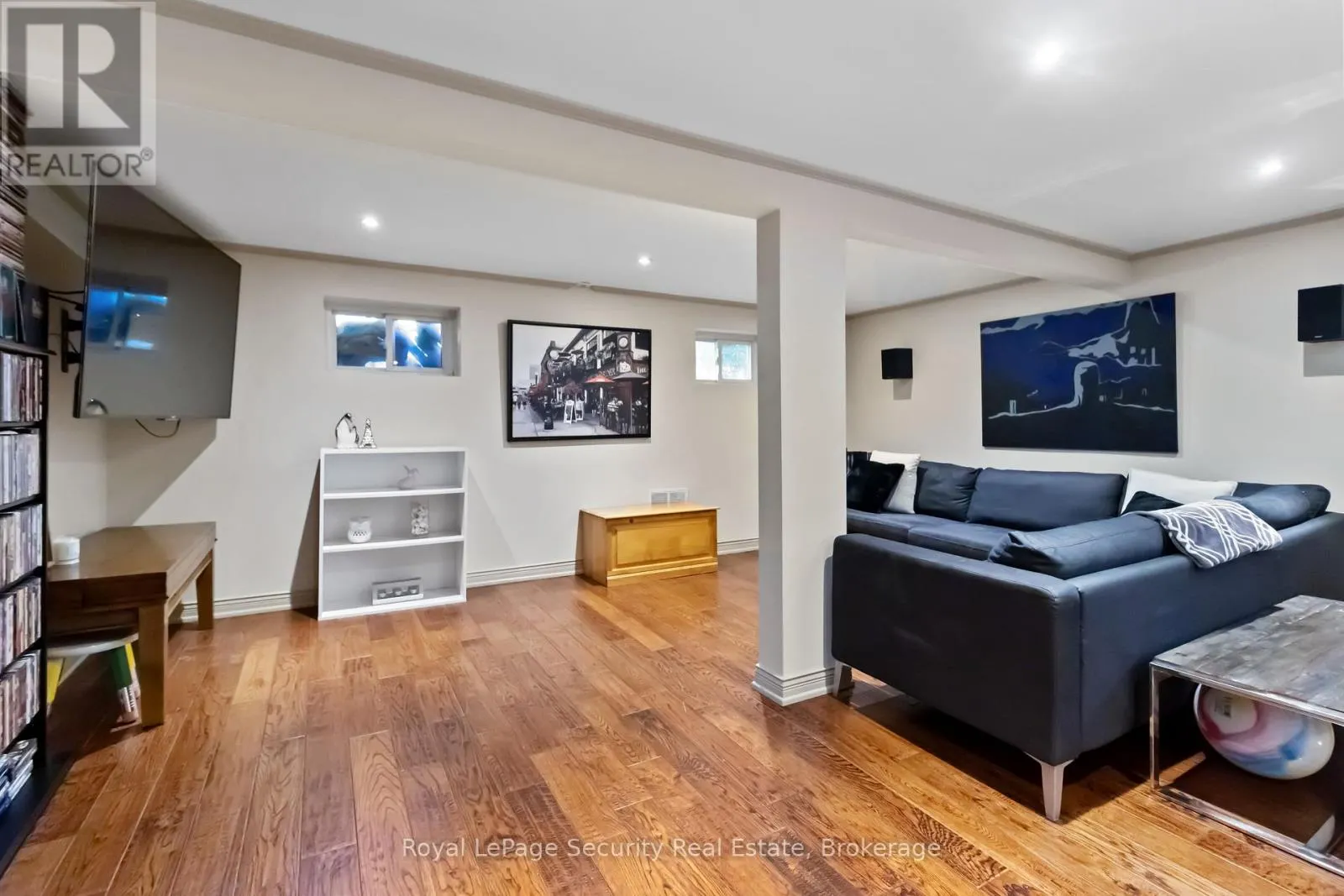 53 DUNBLAINE CRESCENT W