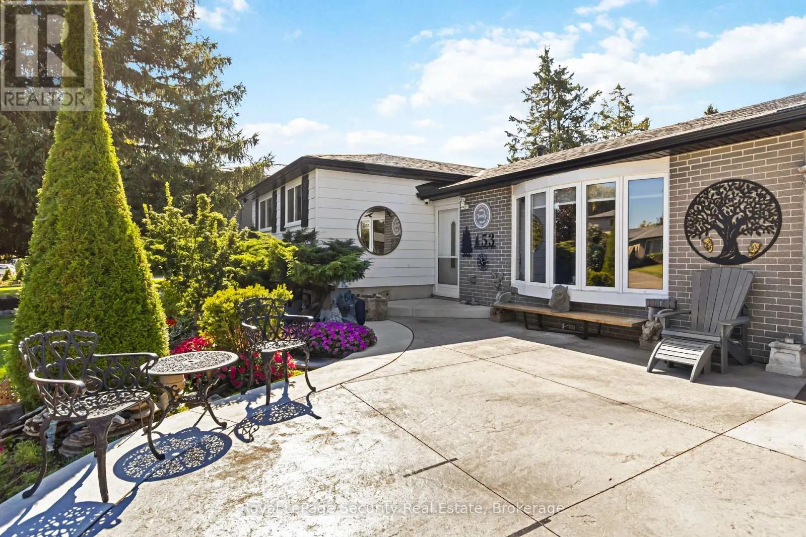 53 DUNBLAINE CRESCENT W