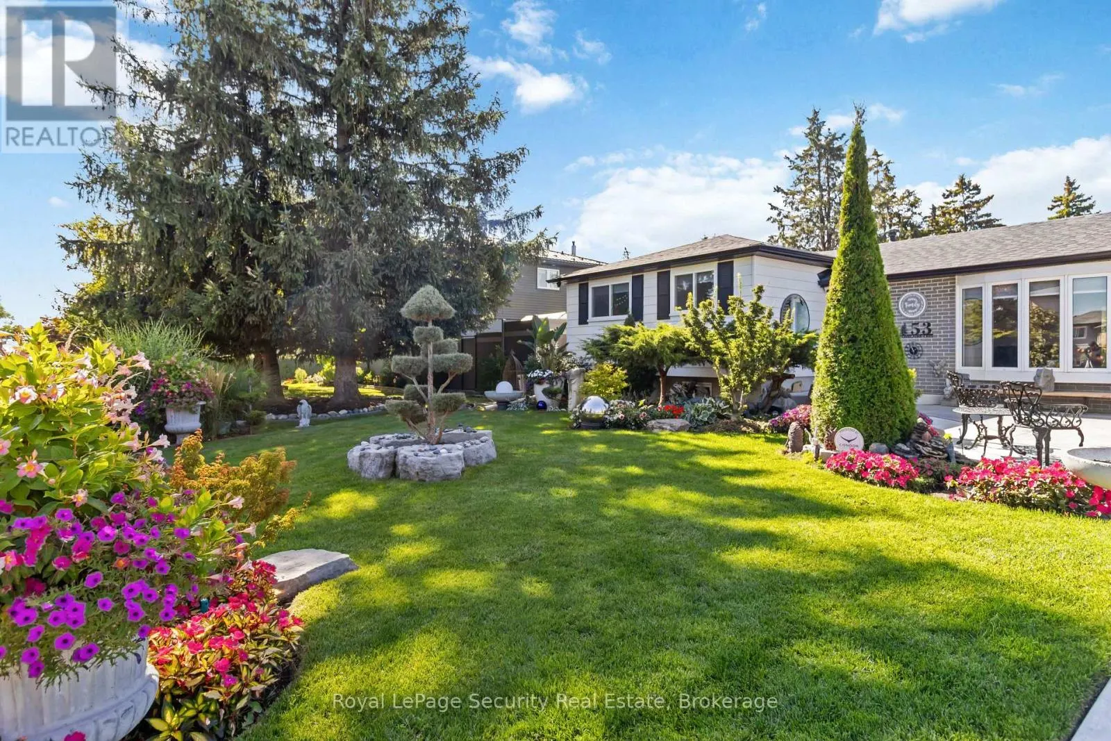 53 DUNBLAINE CRESCENT W