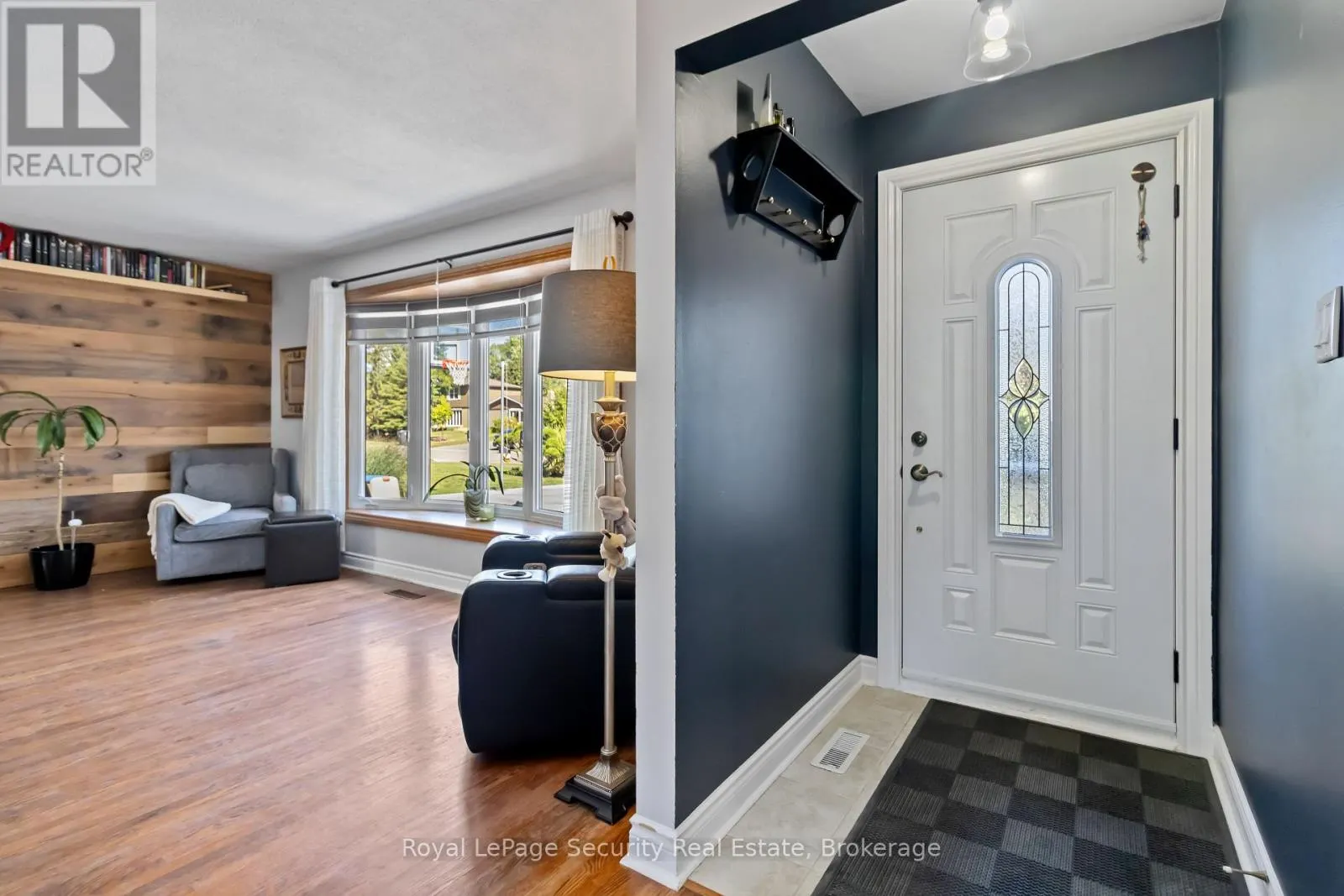 53 DUNBLAINE CRESCENT W