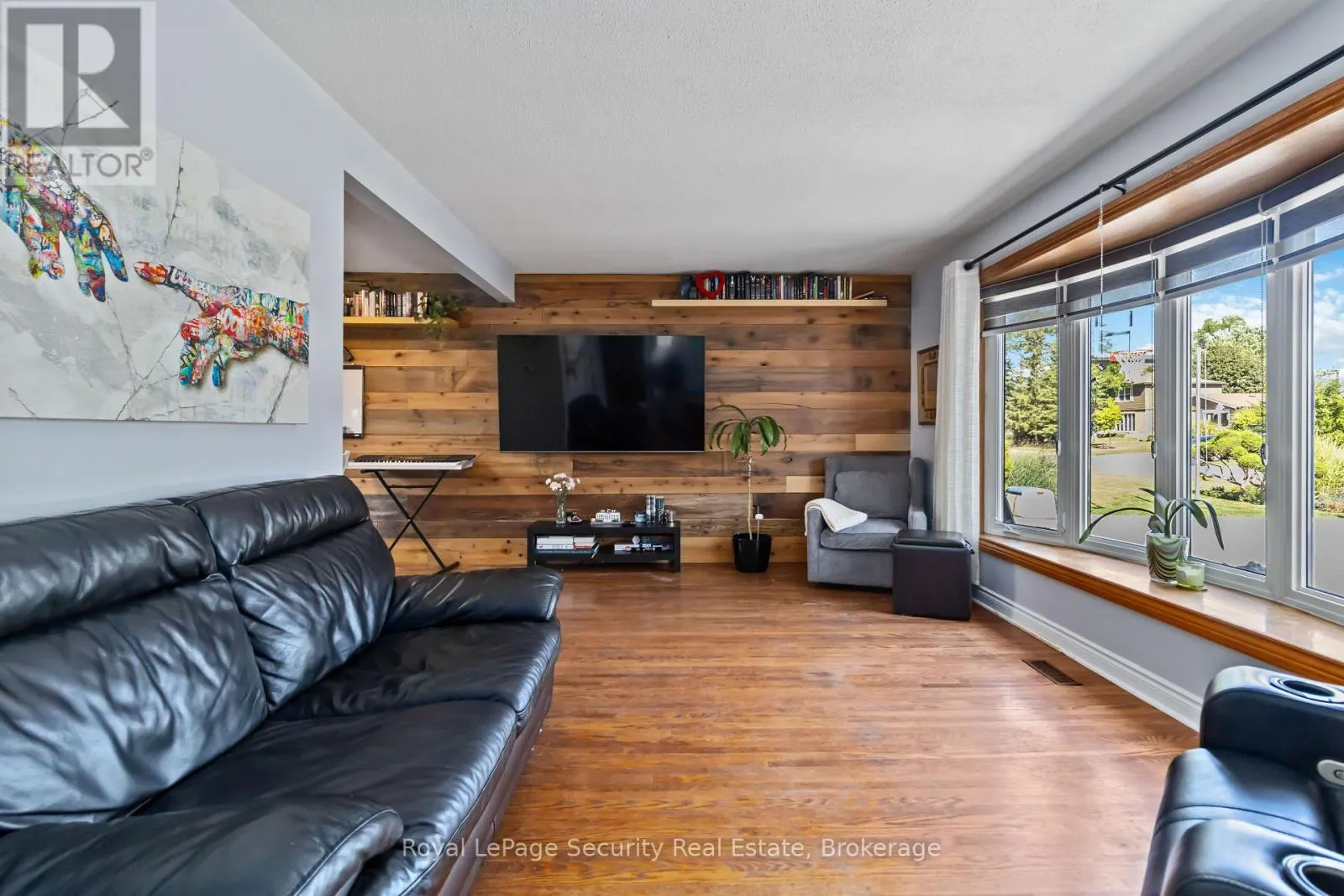 53 DUNBLAINE CRESCENT W