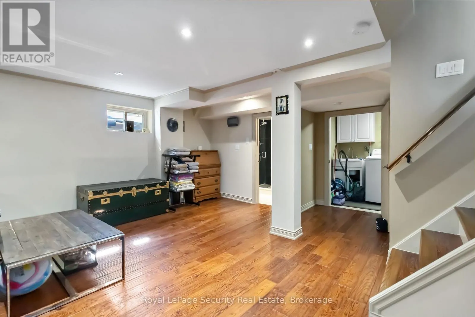 53 DUNBLAINE CRESCENT W