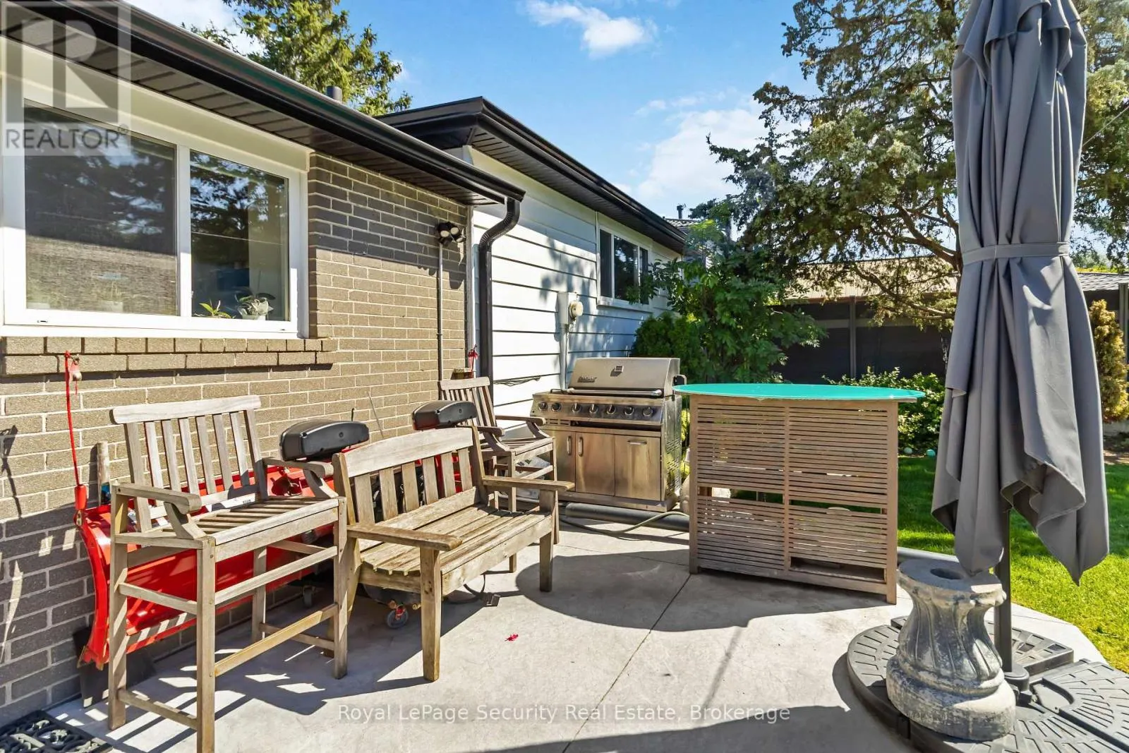53 DUNBLAINE CRESCENT W