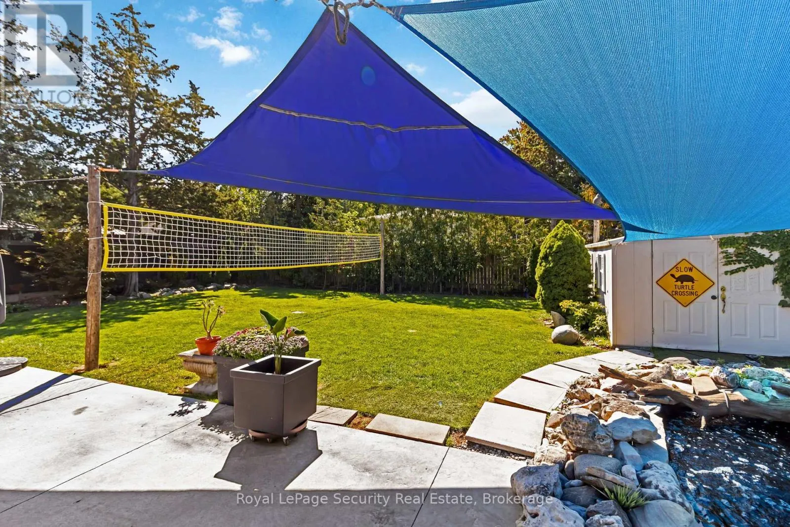 53 DUNBLAINE CRESCENT W