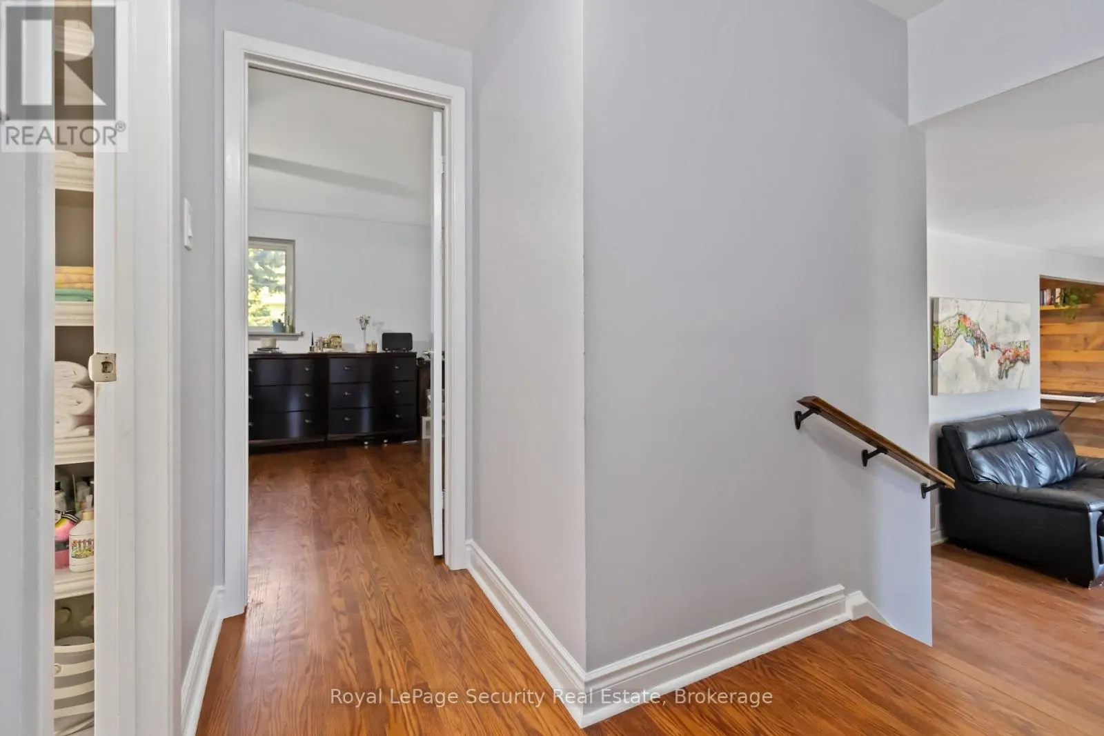 53 DUNBLAINE CRESCENT W