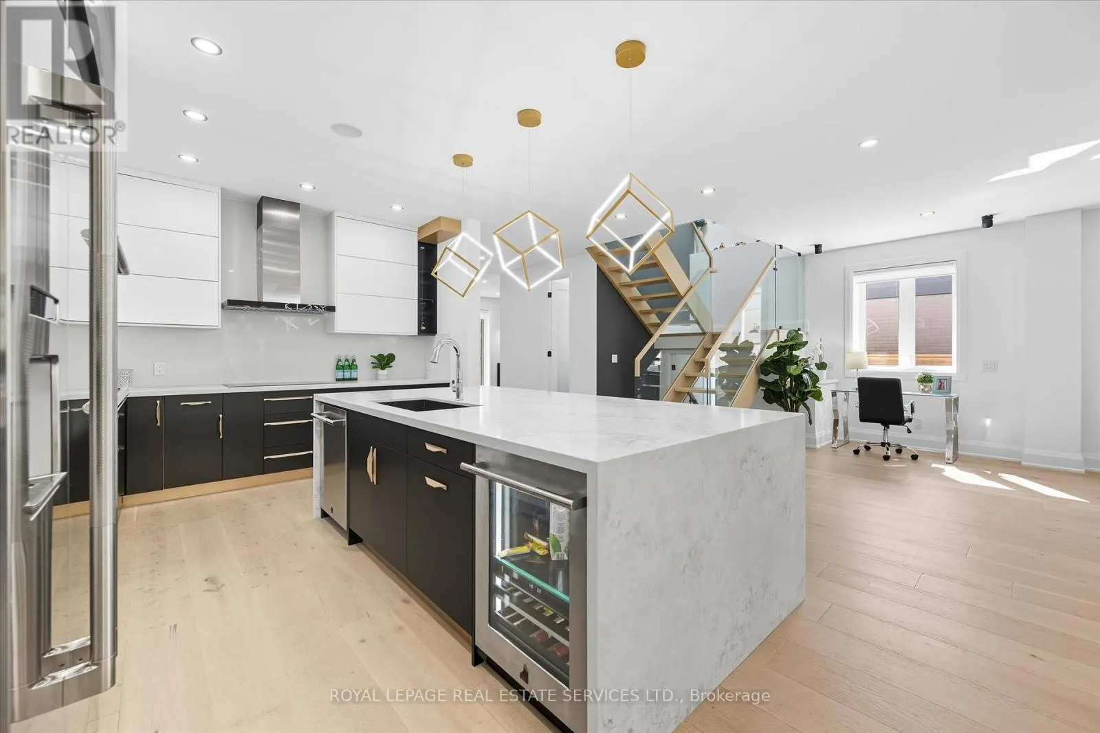 396 RIVER SIDE DRIVE