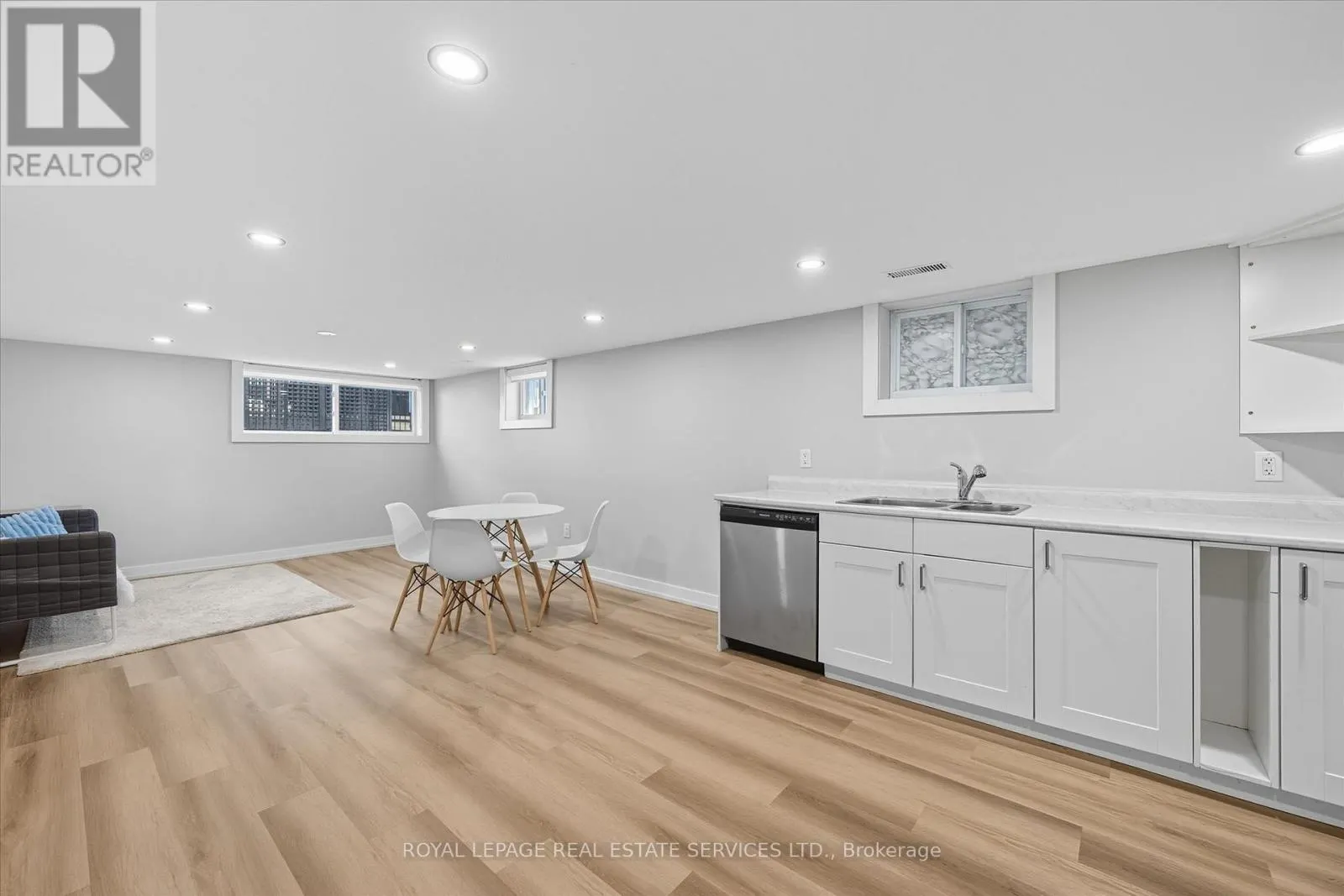 396 RIVER SIDE DRIVE