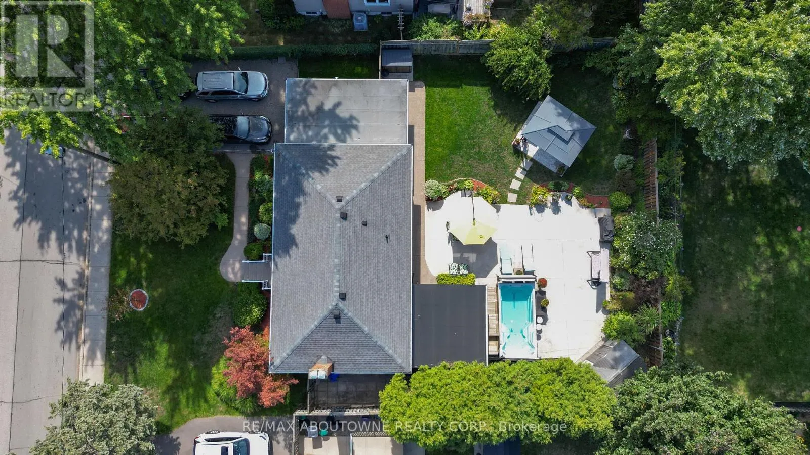 2105 MAPLEWOOD DRIVE