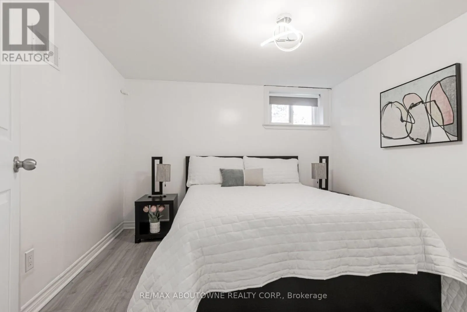 2105 MAPLEWOOD DRIVE