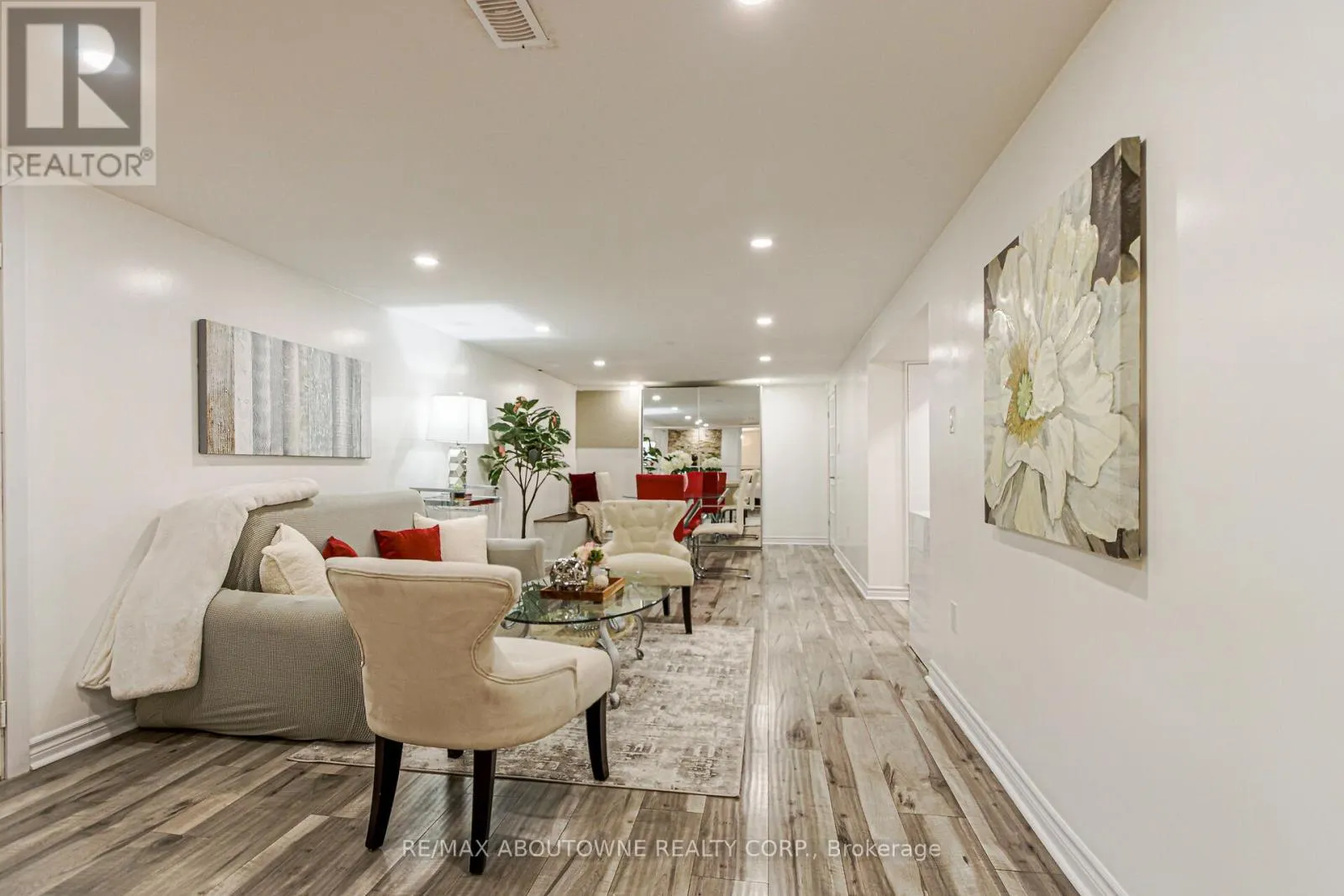 2105 MAPLEWOOD DRIVE