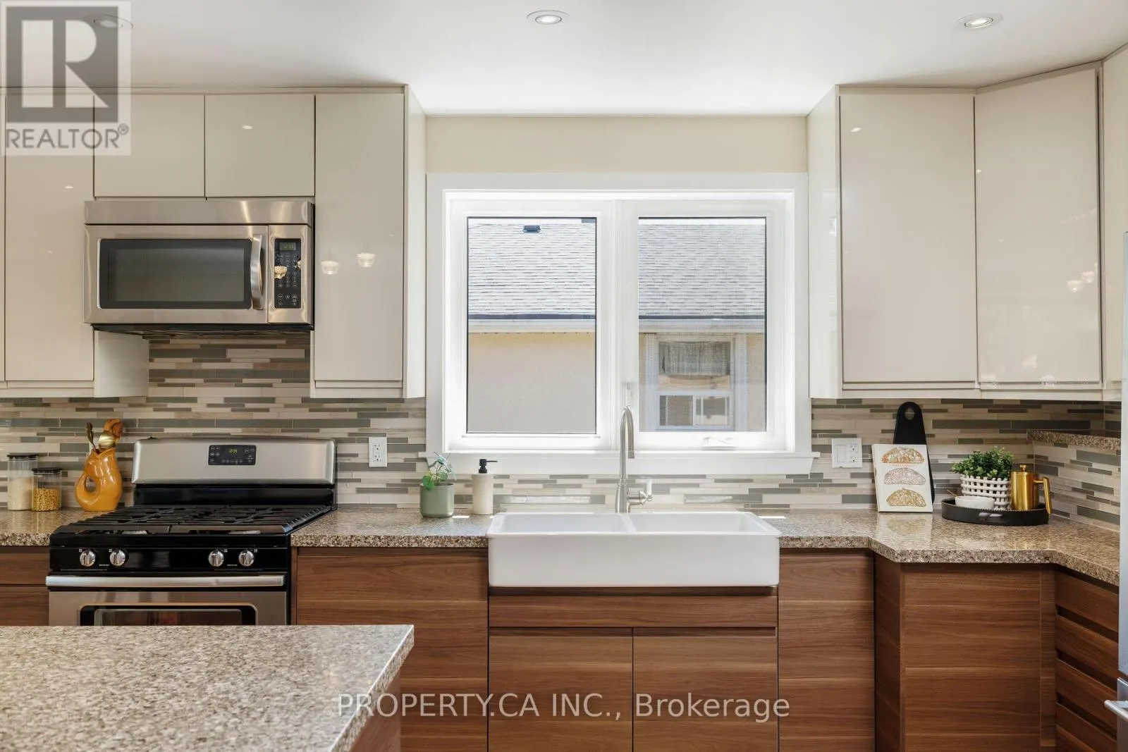 316 RENFORTH DRIVE