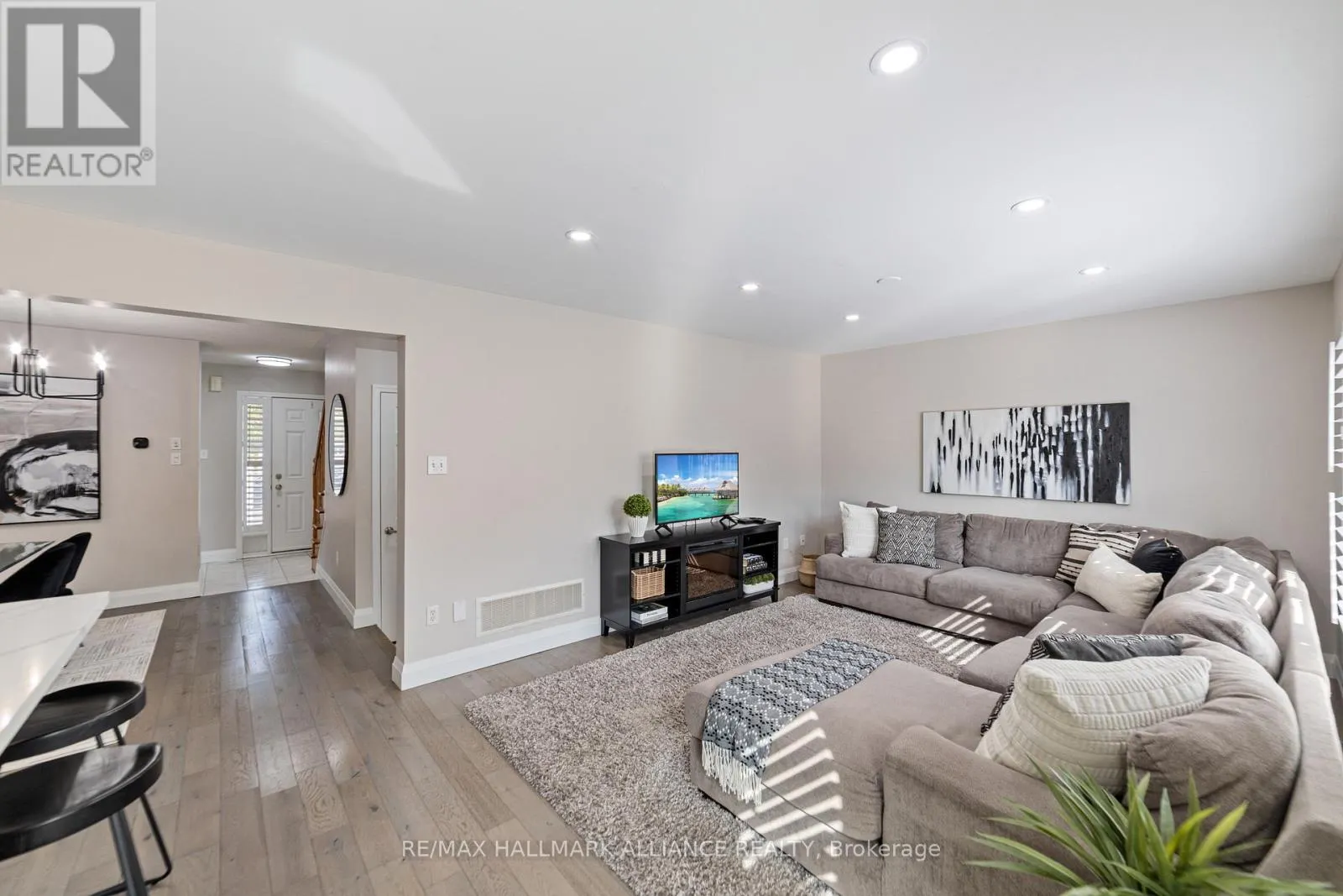 402 SCHREYER CRESCENT