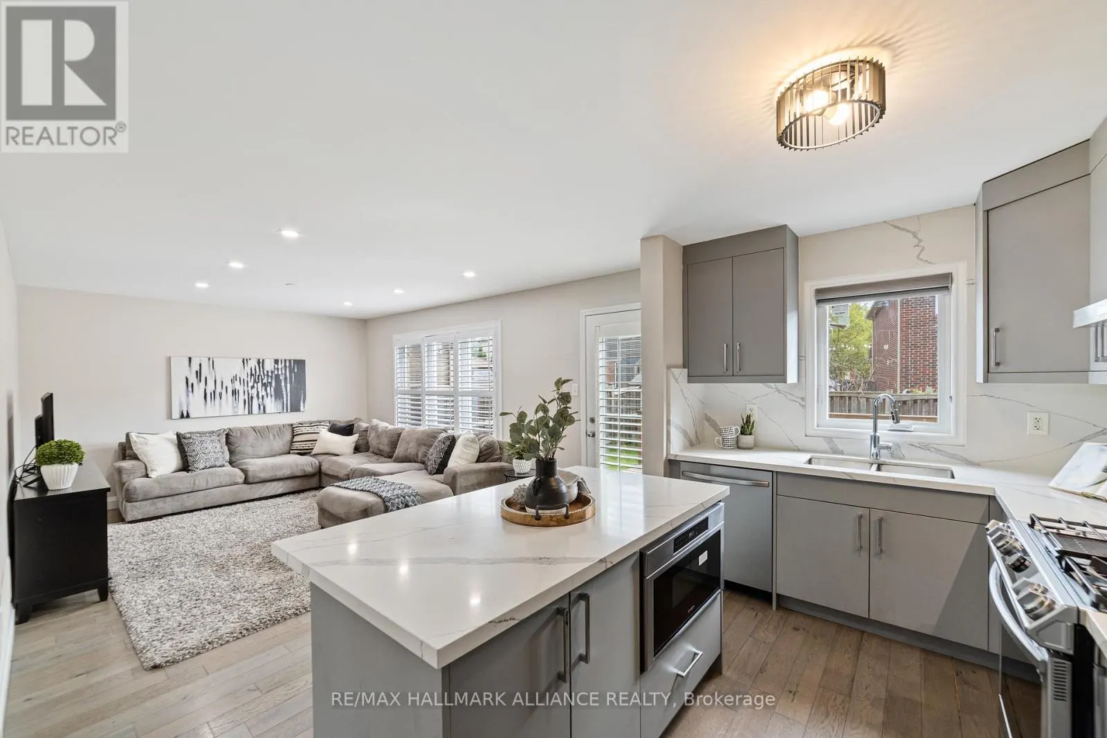 402 SCHREYER CRESCENT