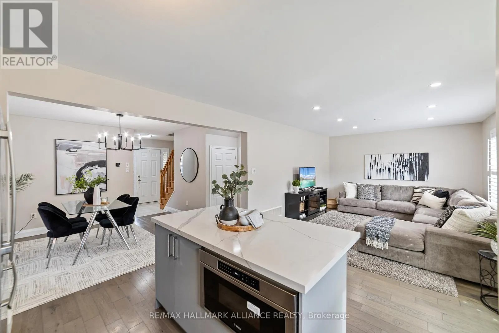402 SCHREYER CRESCENT