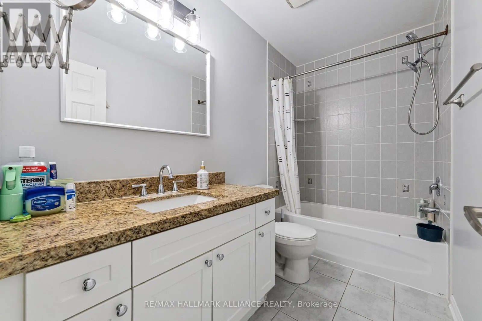 402 SCHREYER CRESCENT