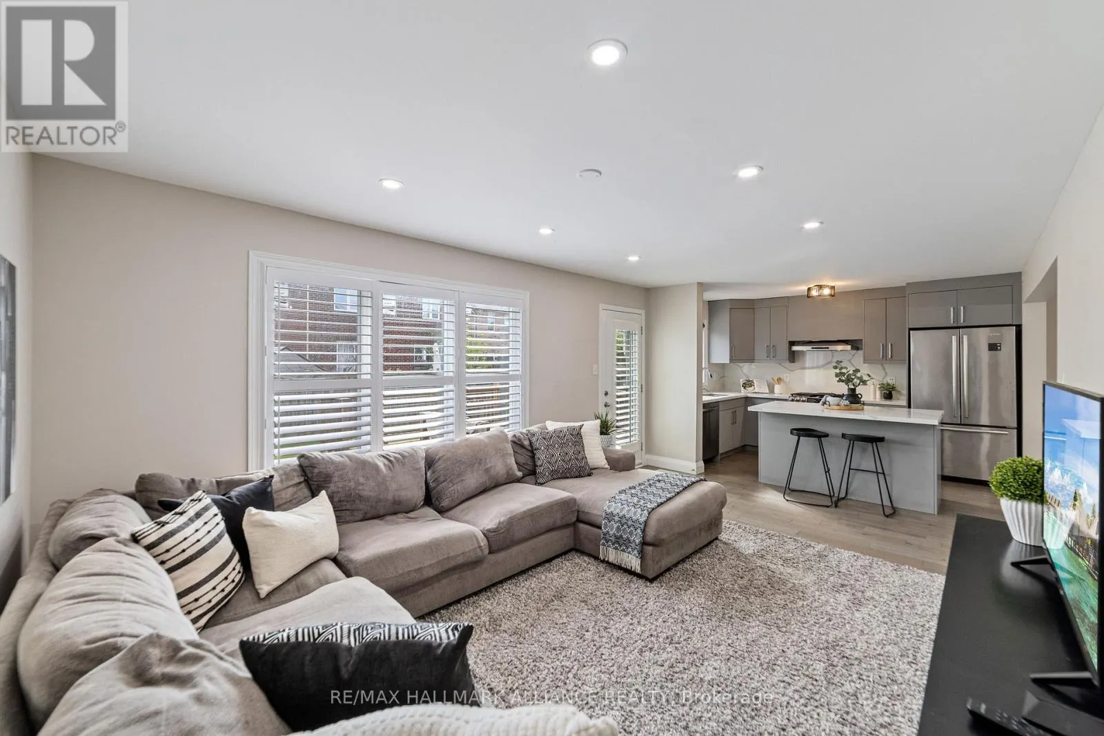 402 SCHREYER CRESCENT
