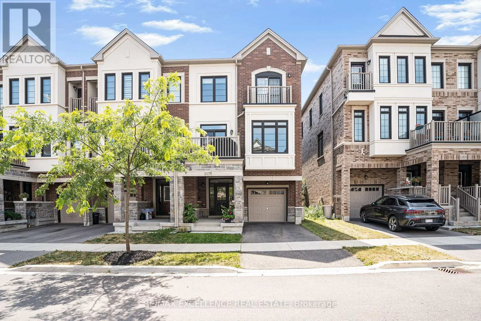 1179 LLOYD LANDING