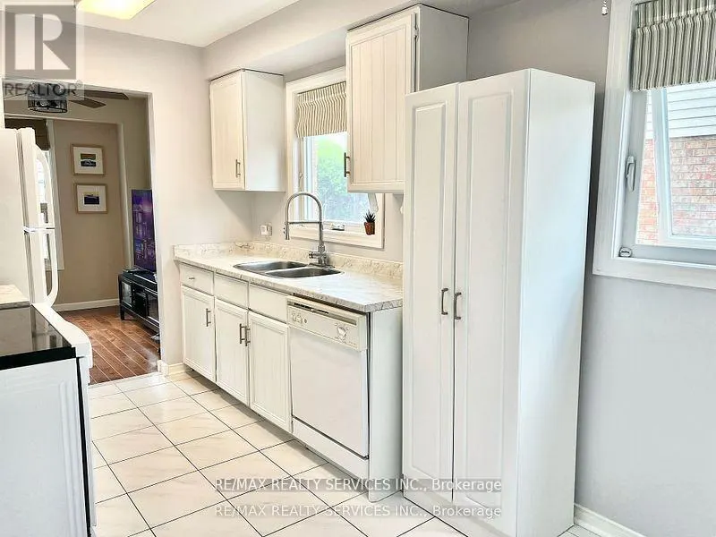 3 OLEANDER CRESCENT