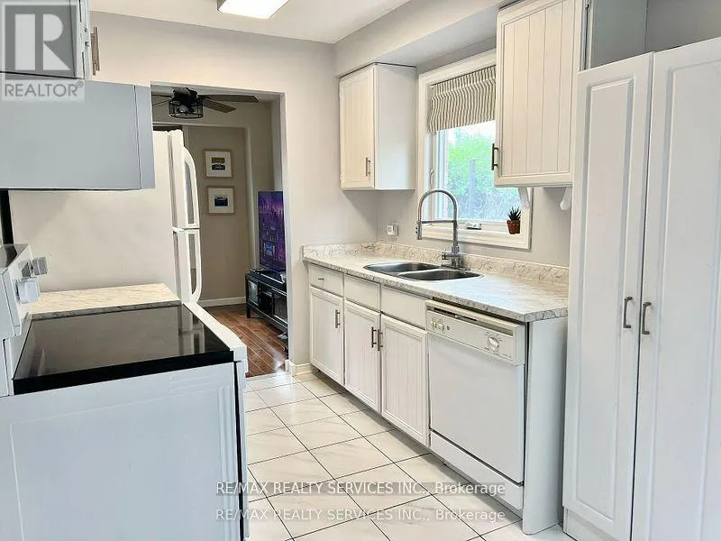3 OLEANDER CRESCENT