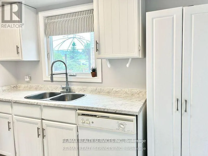 3 OLEANDER CRESCENT