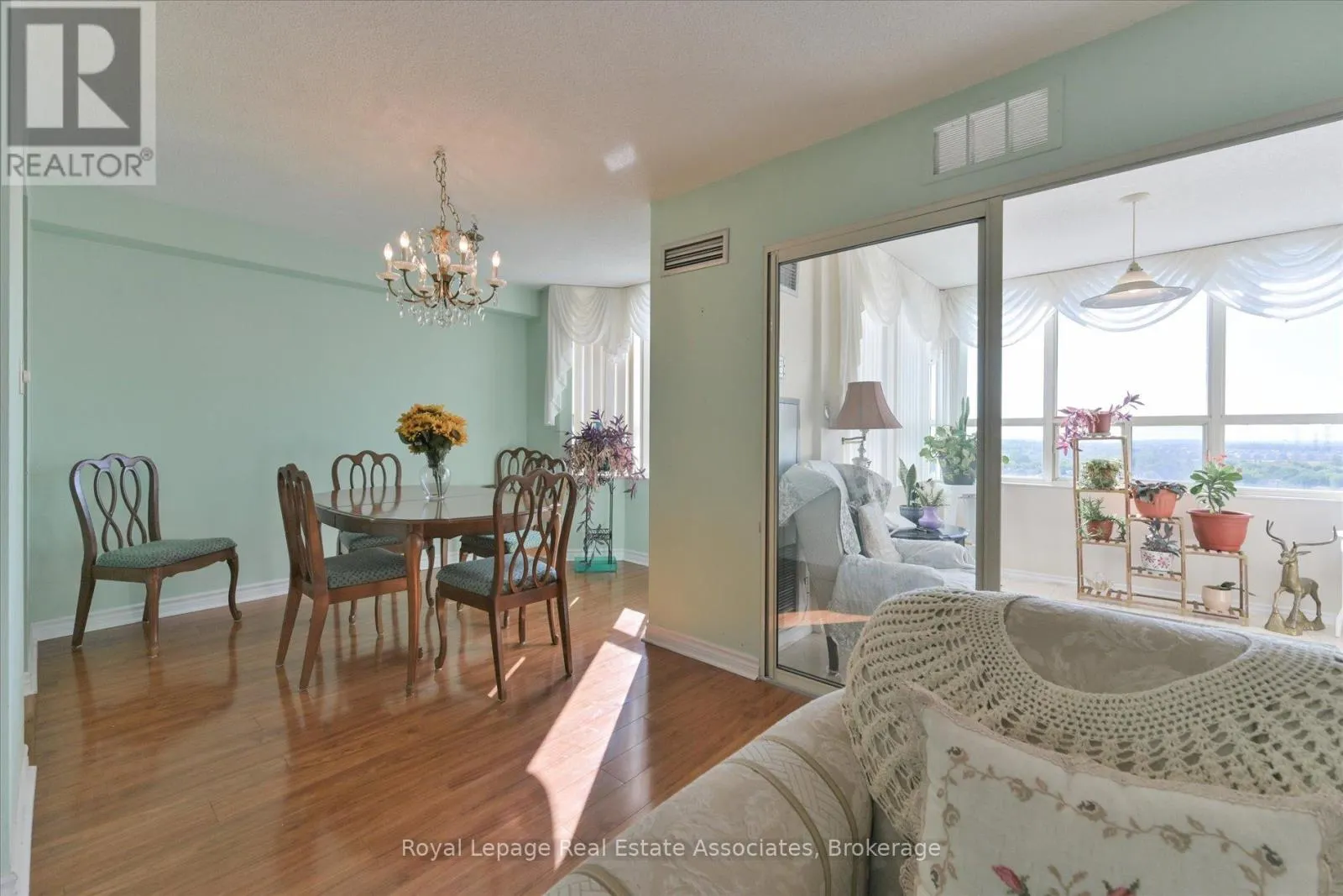 1209 - 10 MALTA AVENUE