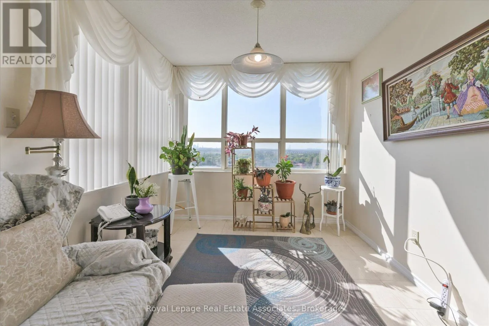 1209 - 10 MALTA AVENUE