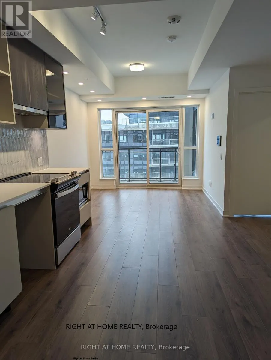812 - 405 DUNDAS STREET W