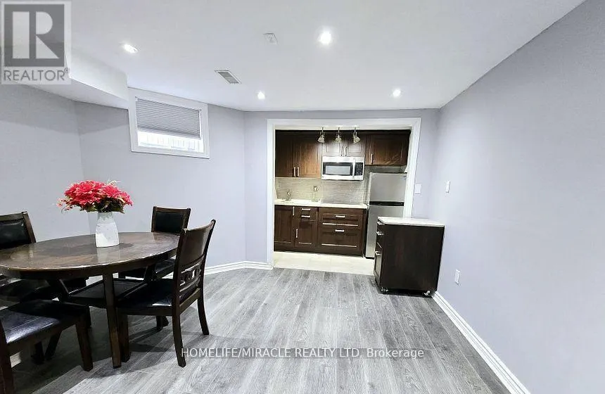 33 ATIRA AVENUE