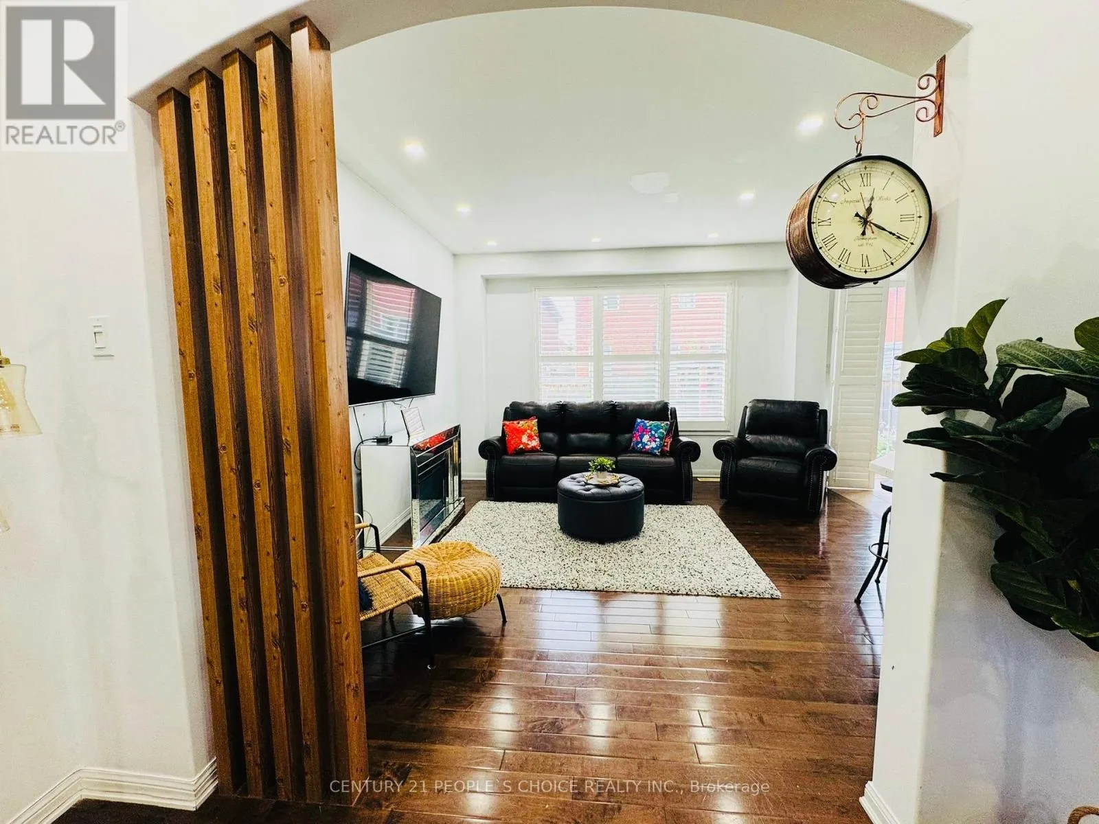 UPPER - 1135 SOLOMON COURT