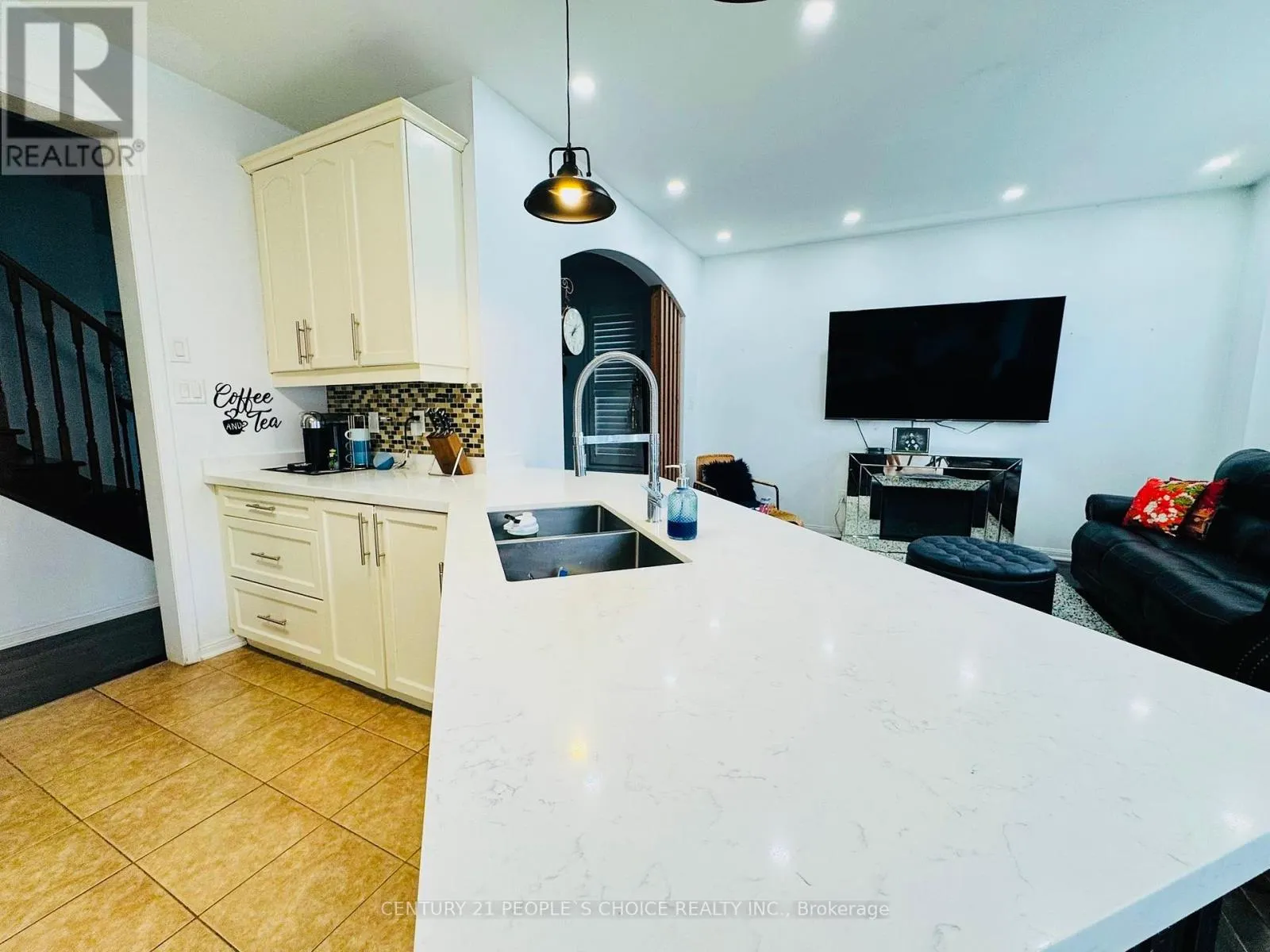 UPPER - 1135 SOLOMON COURT