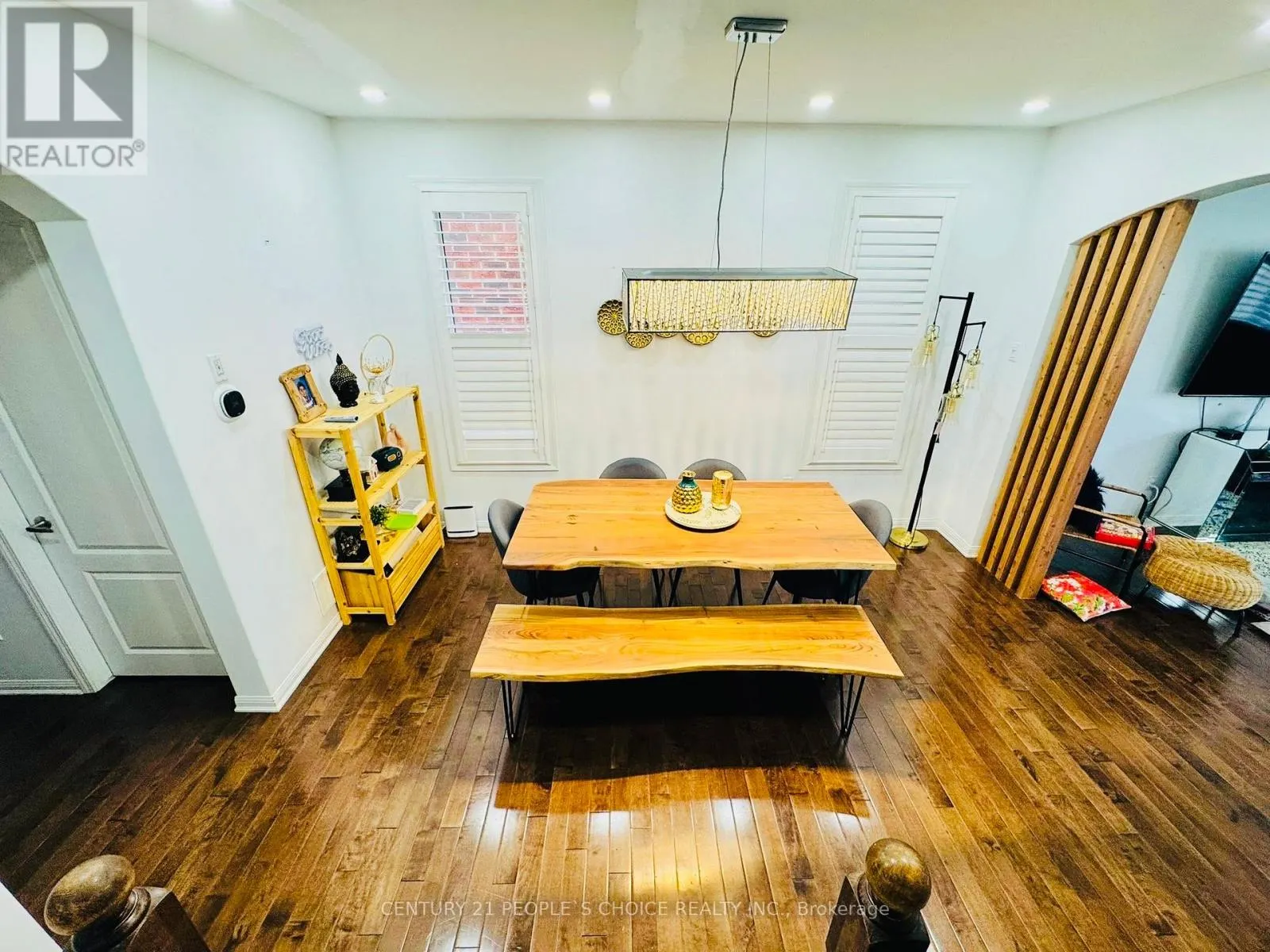 UPPER - 1135 SOLOMON COURT