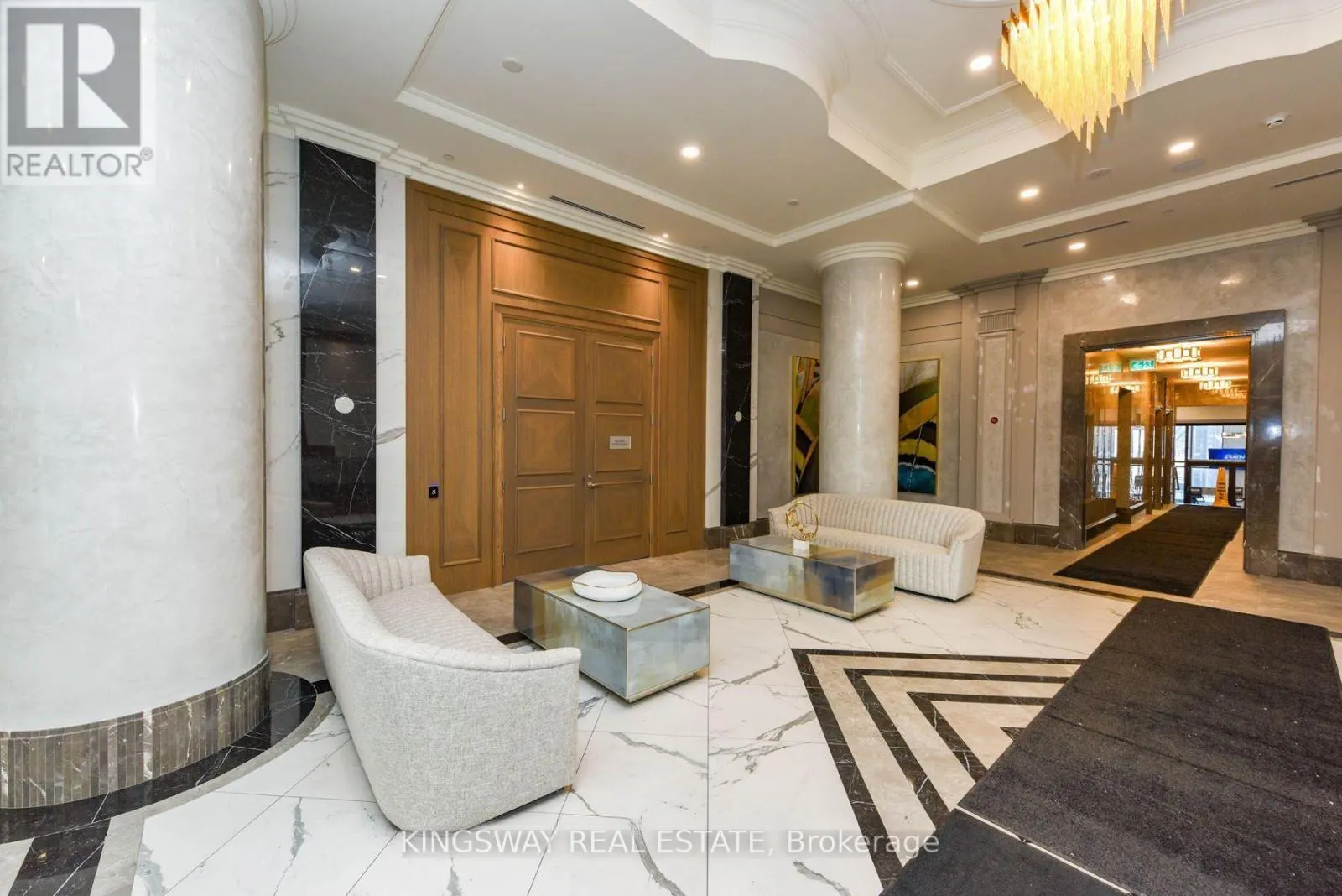 704 - 30 ELM DRIVE W