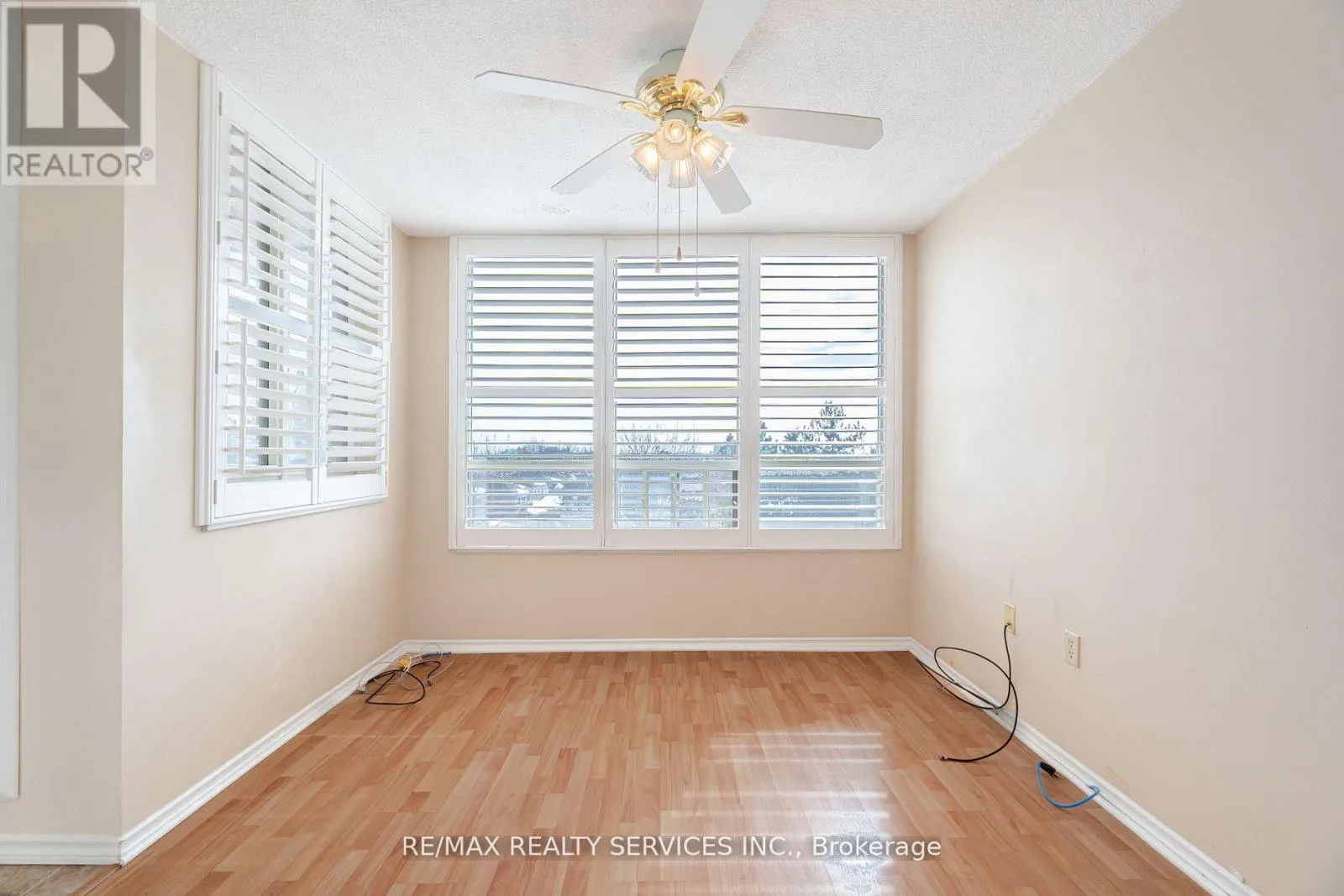 411 - 20 CHERRYTREE DRIVE