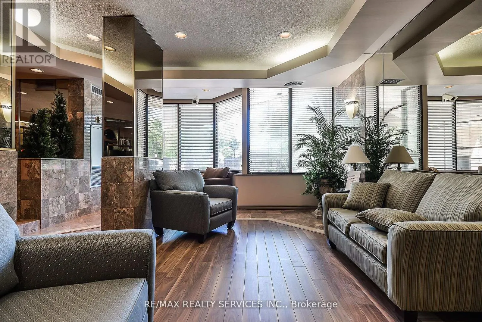 411 - 20 CHERRYTREE DRIVE