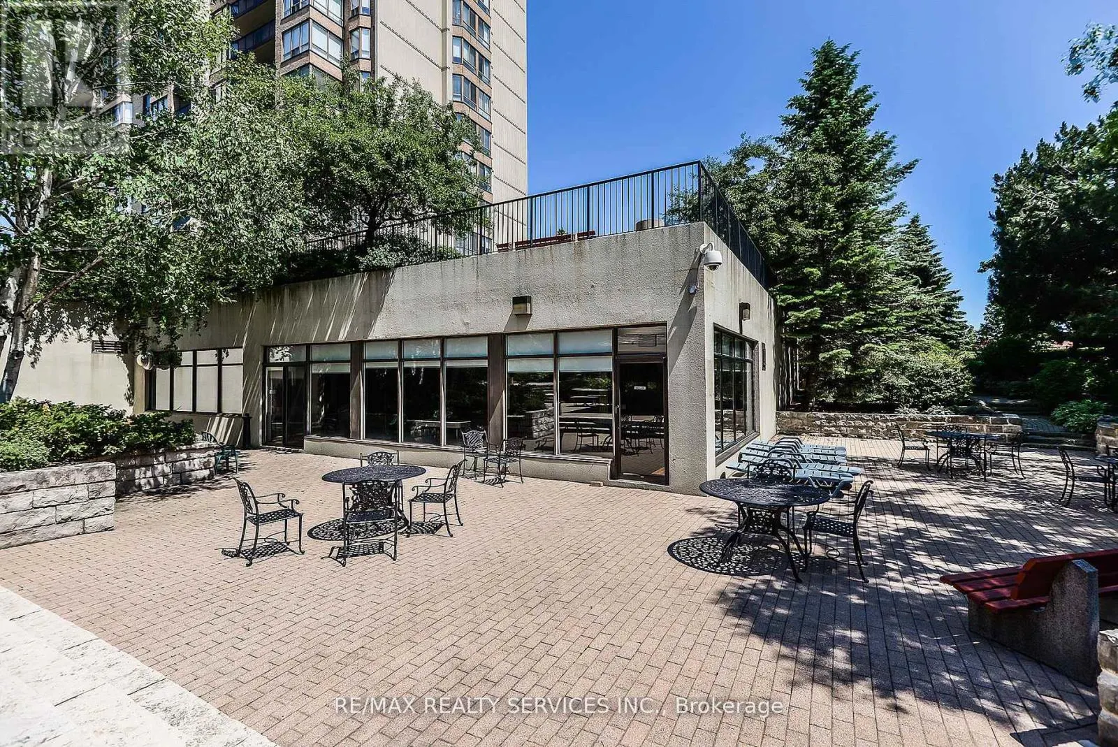 411 - 20 CHERRYTREE DRIVE