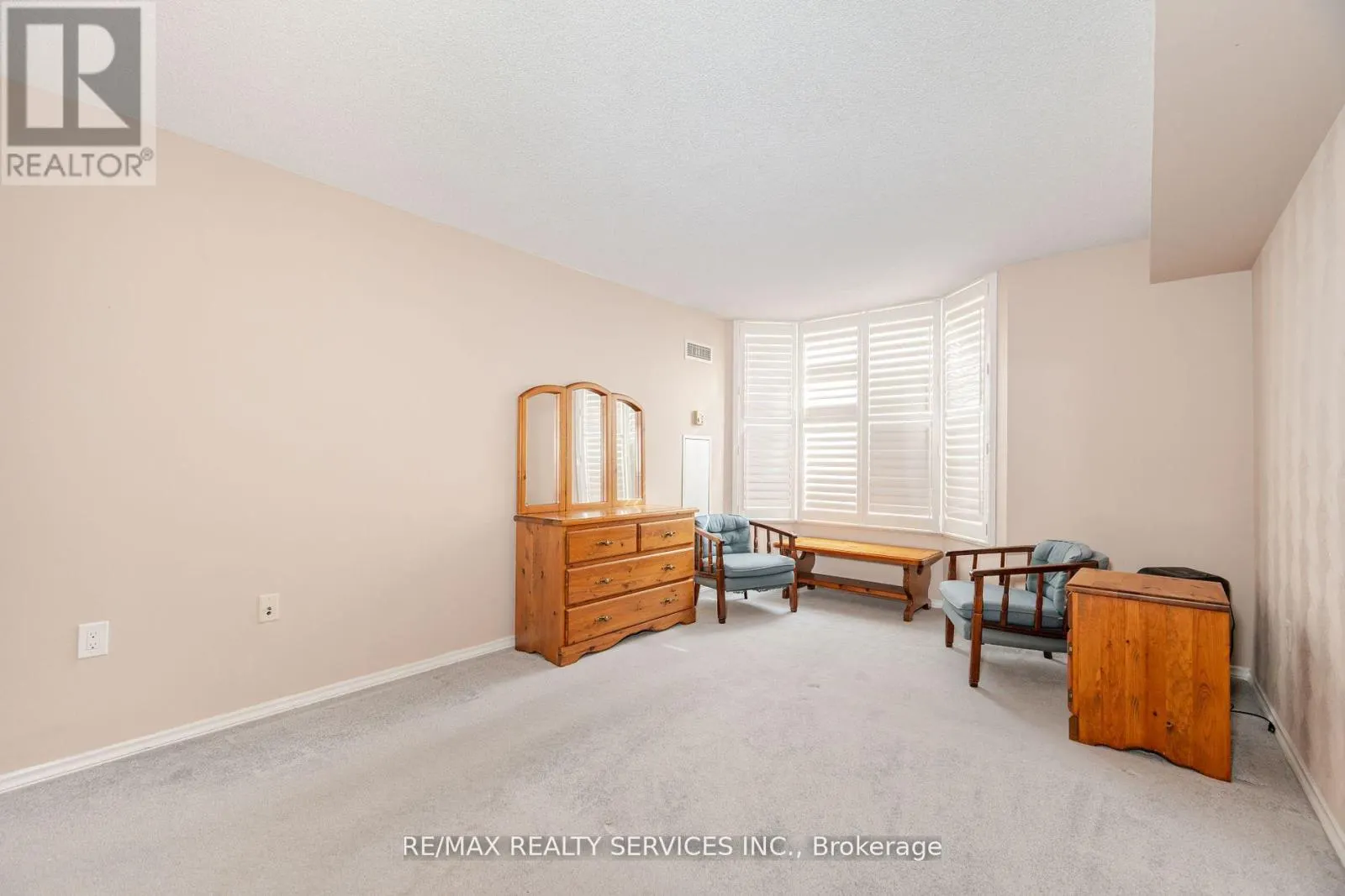 411 - 20 CHERRYTREE DRIVE