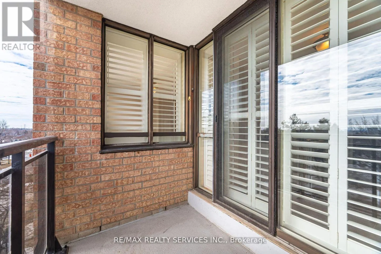 411 - 20 CHERRYTREE DRIVE