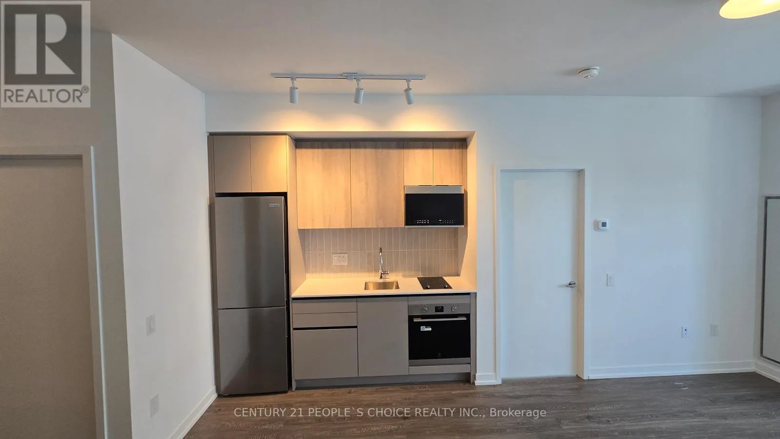 404 - 2485 EGLINTON AVENUE W