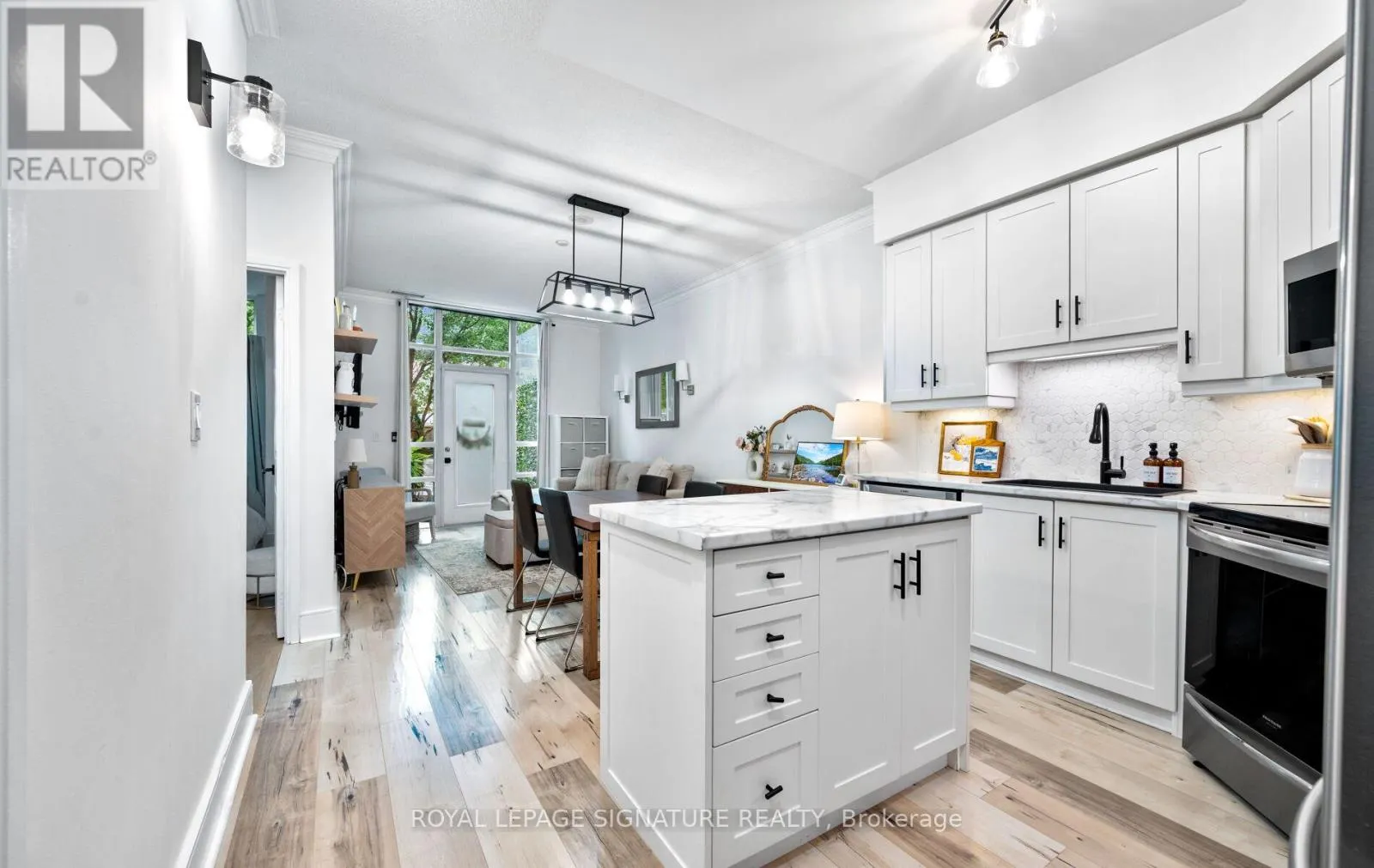 104 - 80 ABSOLUTE AVENUE