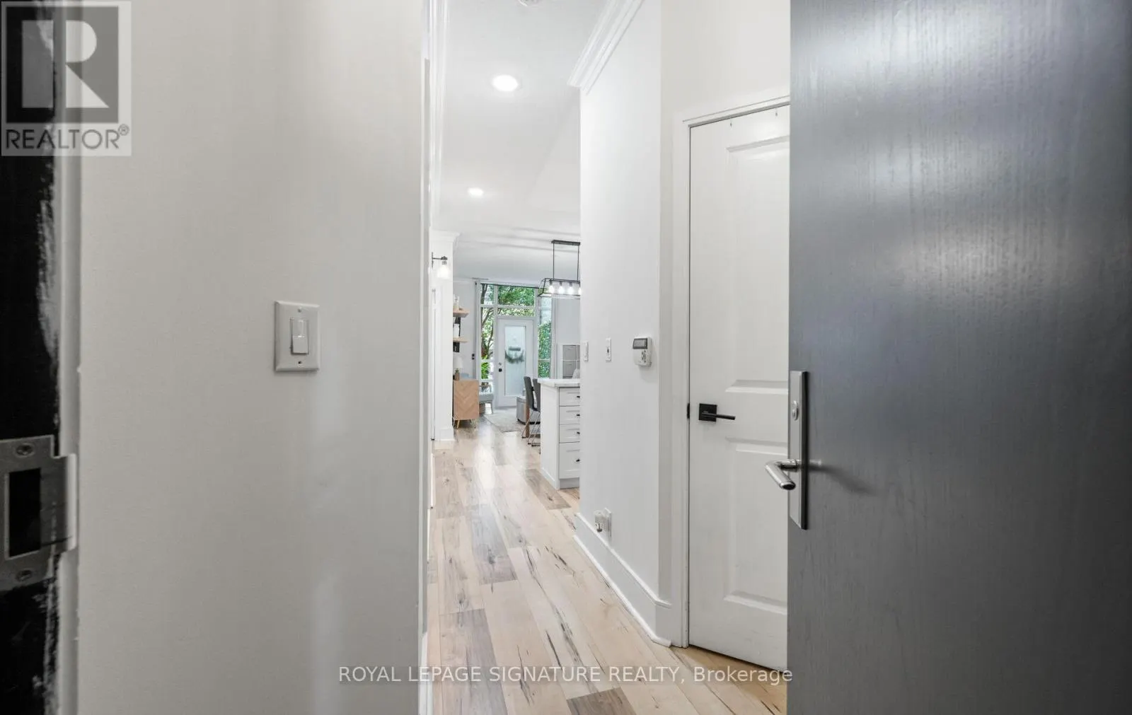 104 - 80 ABSOLUTE AVENUE