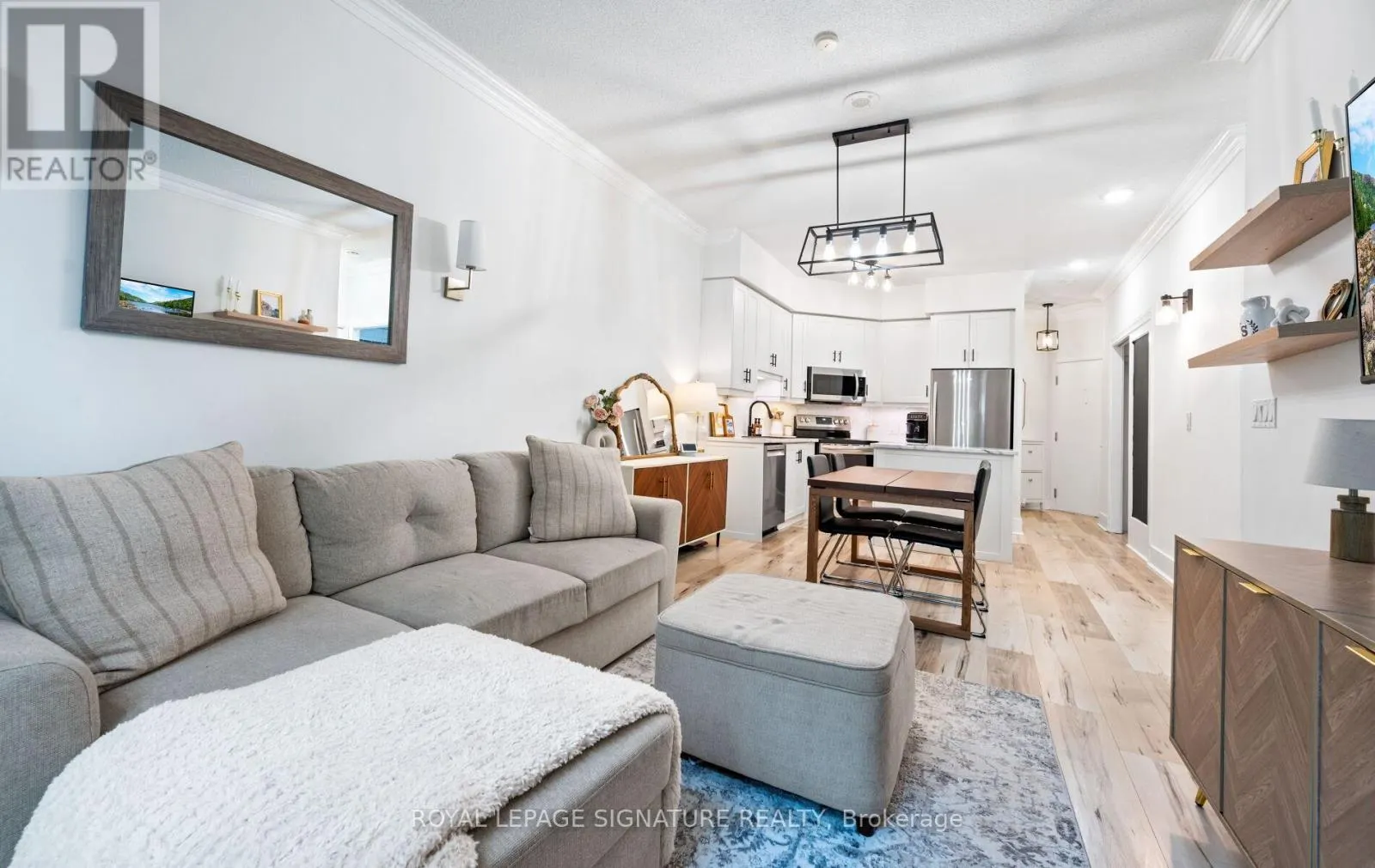 104 - 80 ABSOLUTE AVENUE