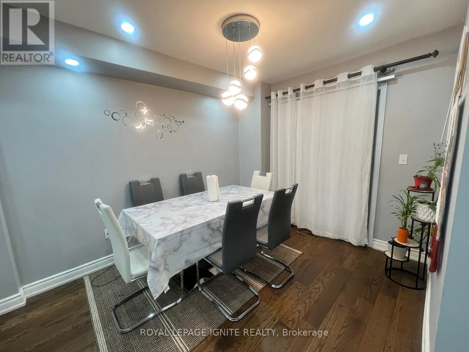 3964 COACHMAN CIRCLE